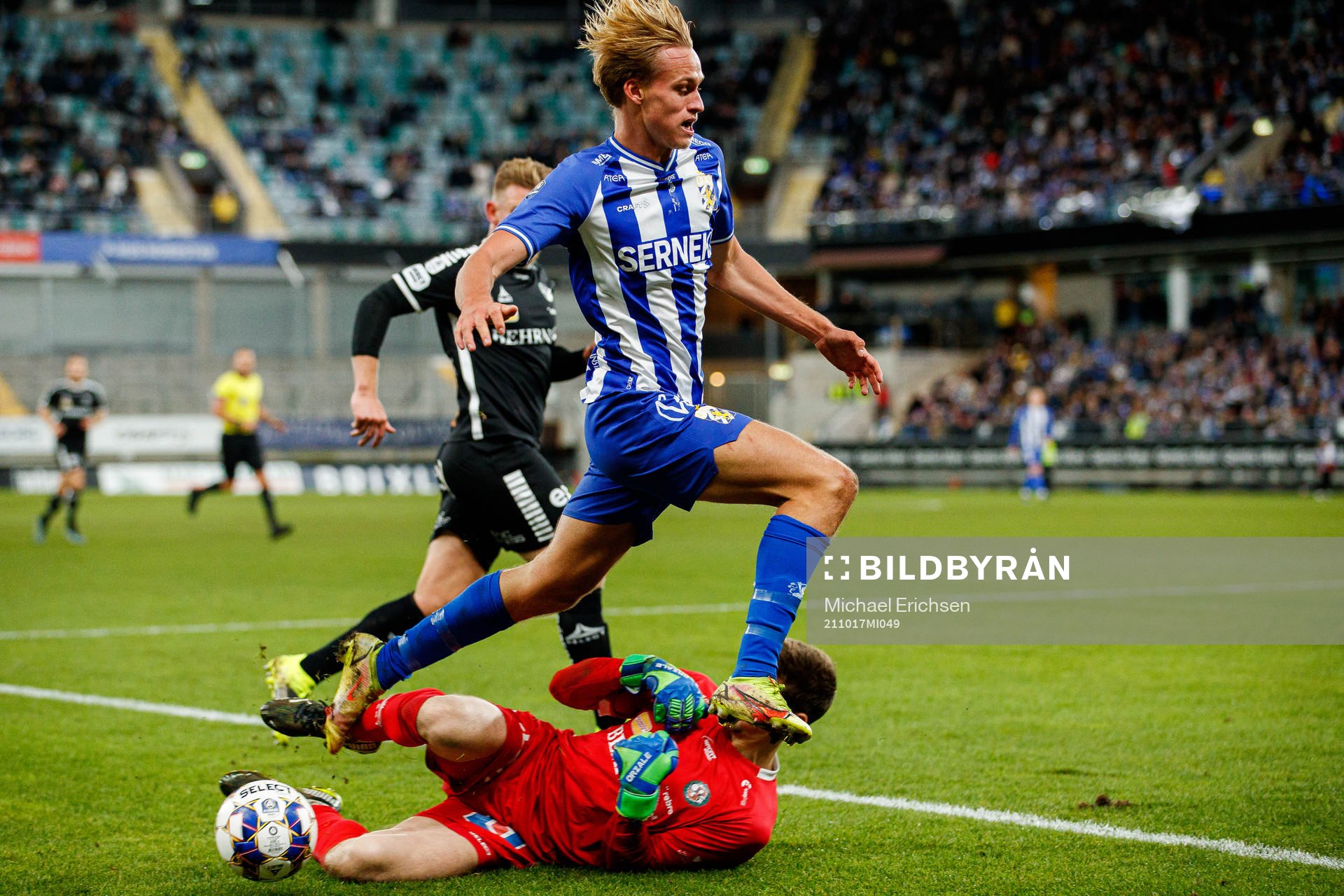 IFK Göteborgs Oscar Vilhelmsson och Örebros målvakt