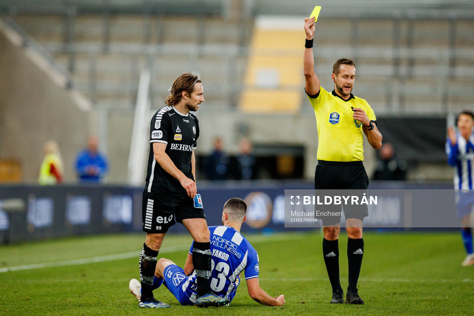 Örebros Kevin Walker får en varning