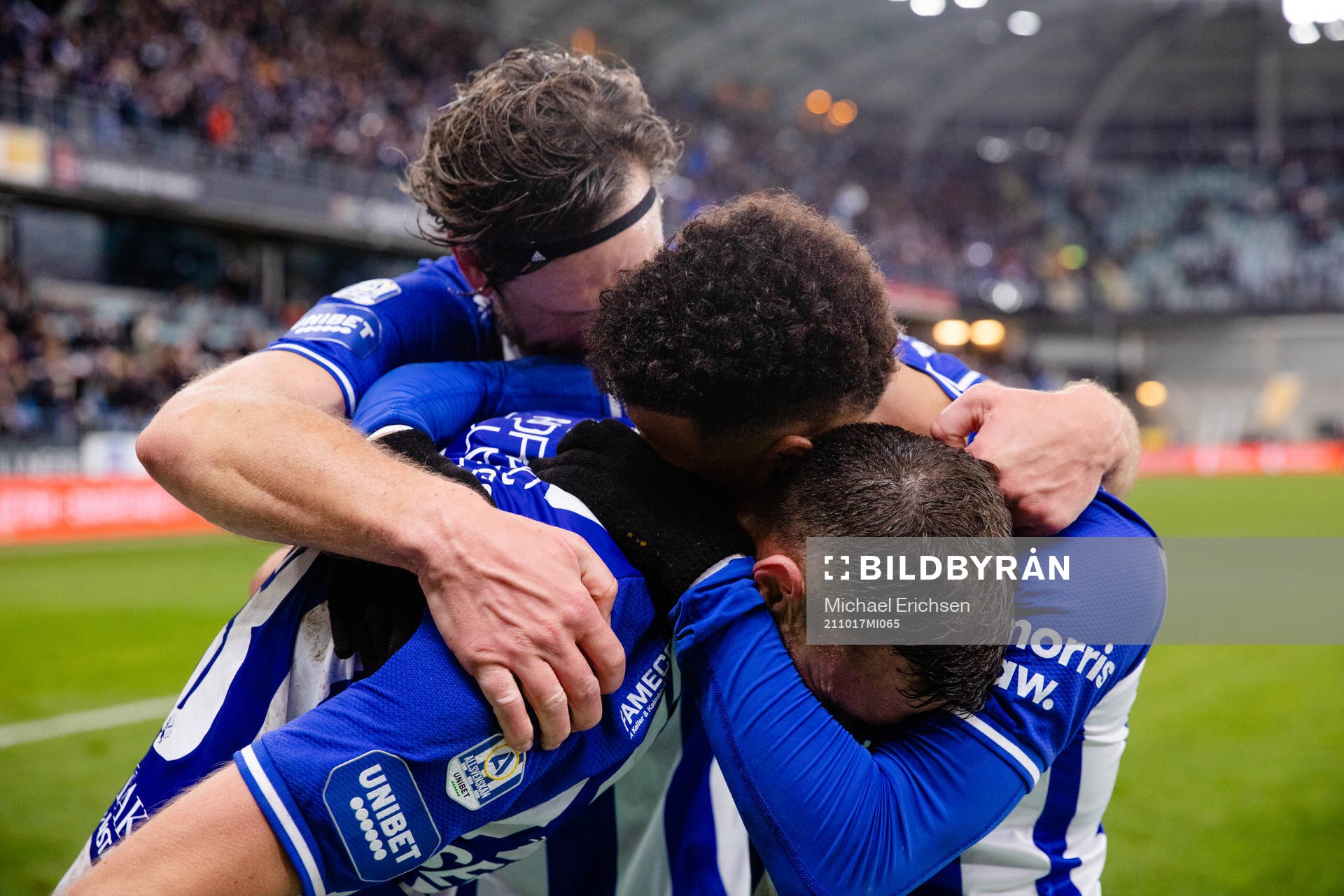 IFK Göteborgs Marcus Berg jublar ihop med Tobias Sana och