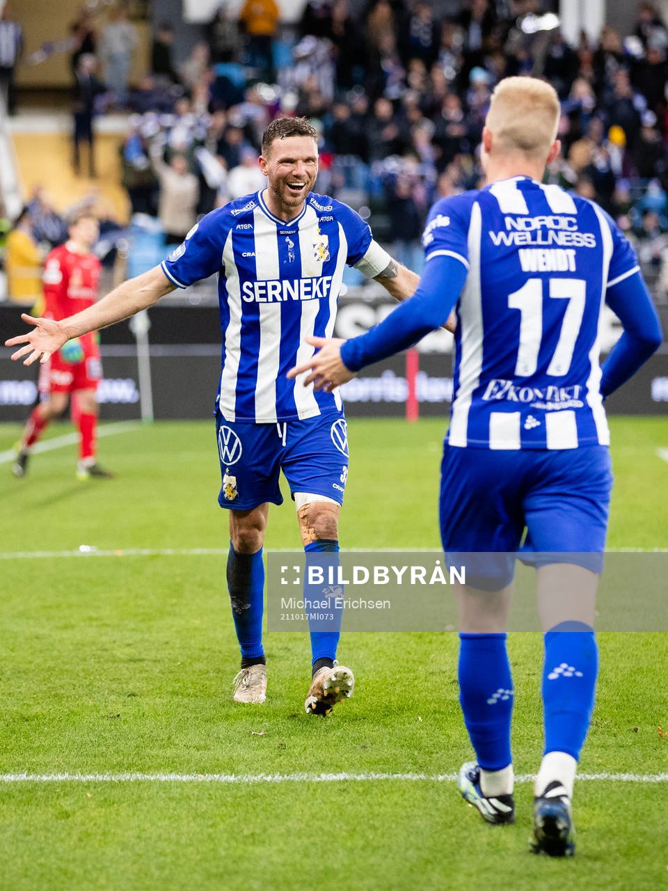 IFK Göteborgs Oscar Wendt jublar ihop med Marcus Berg