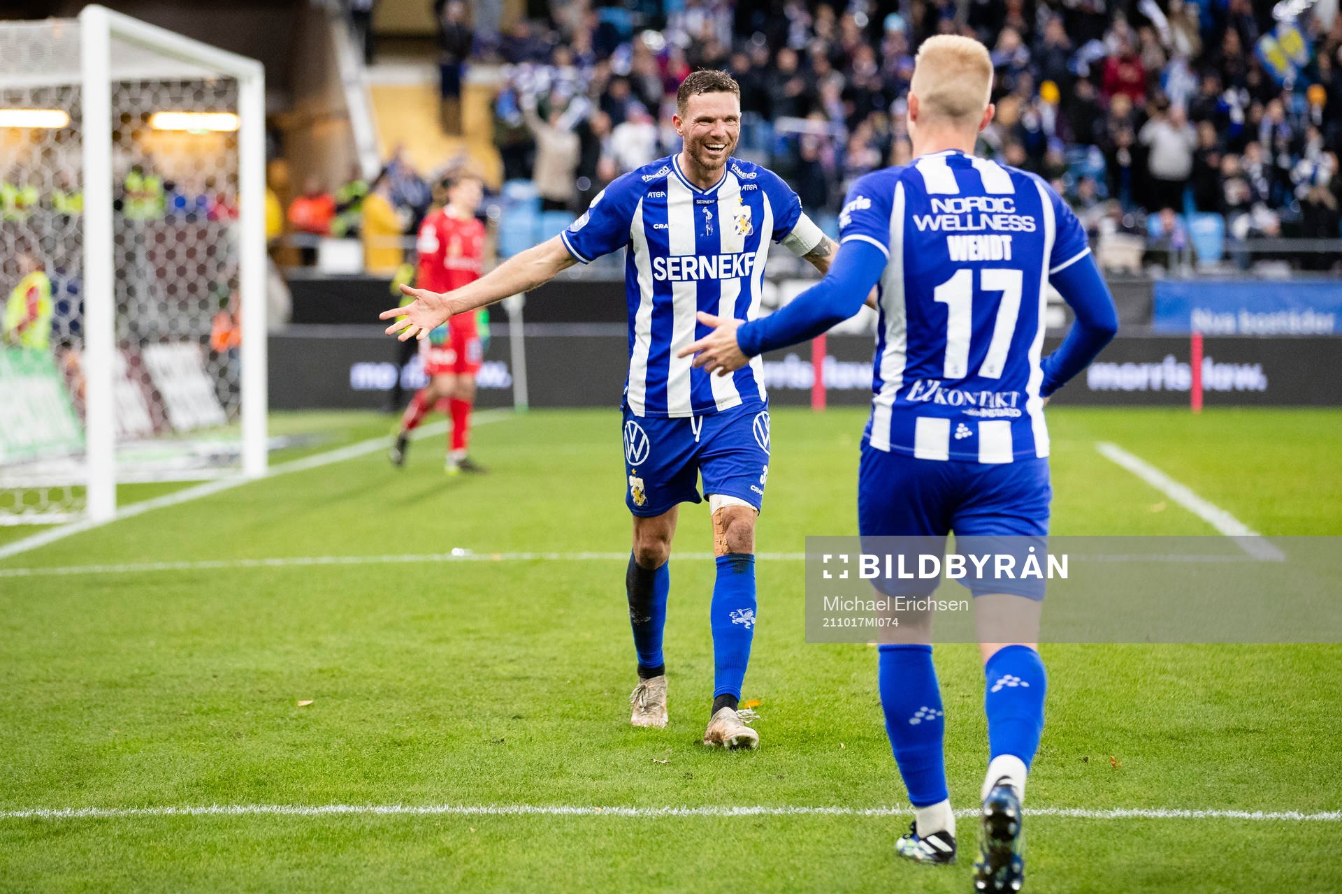 IFK Göteborgs Oscar Wendt jublar ihop med Marcus Berg