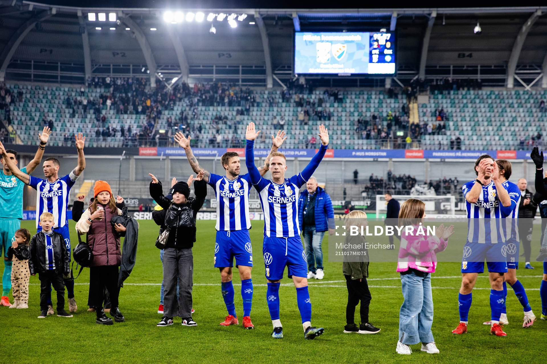 IFK Göteborgs spelare jublar