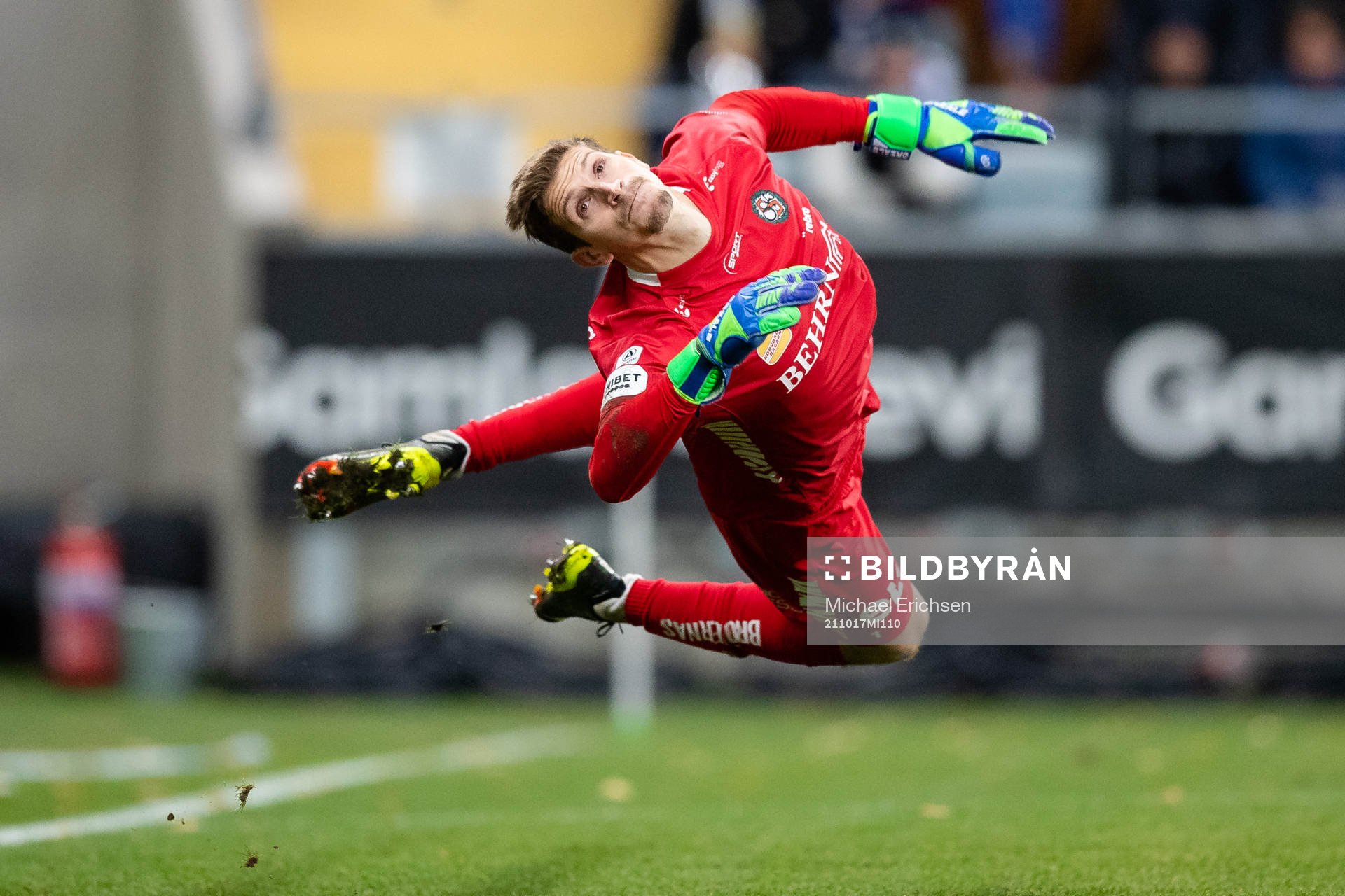 Örebros målvakt Bobby Allain släpper in 1-0