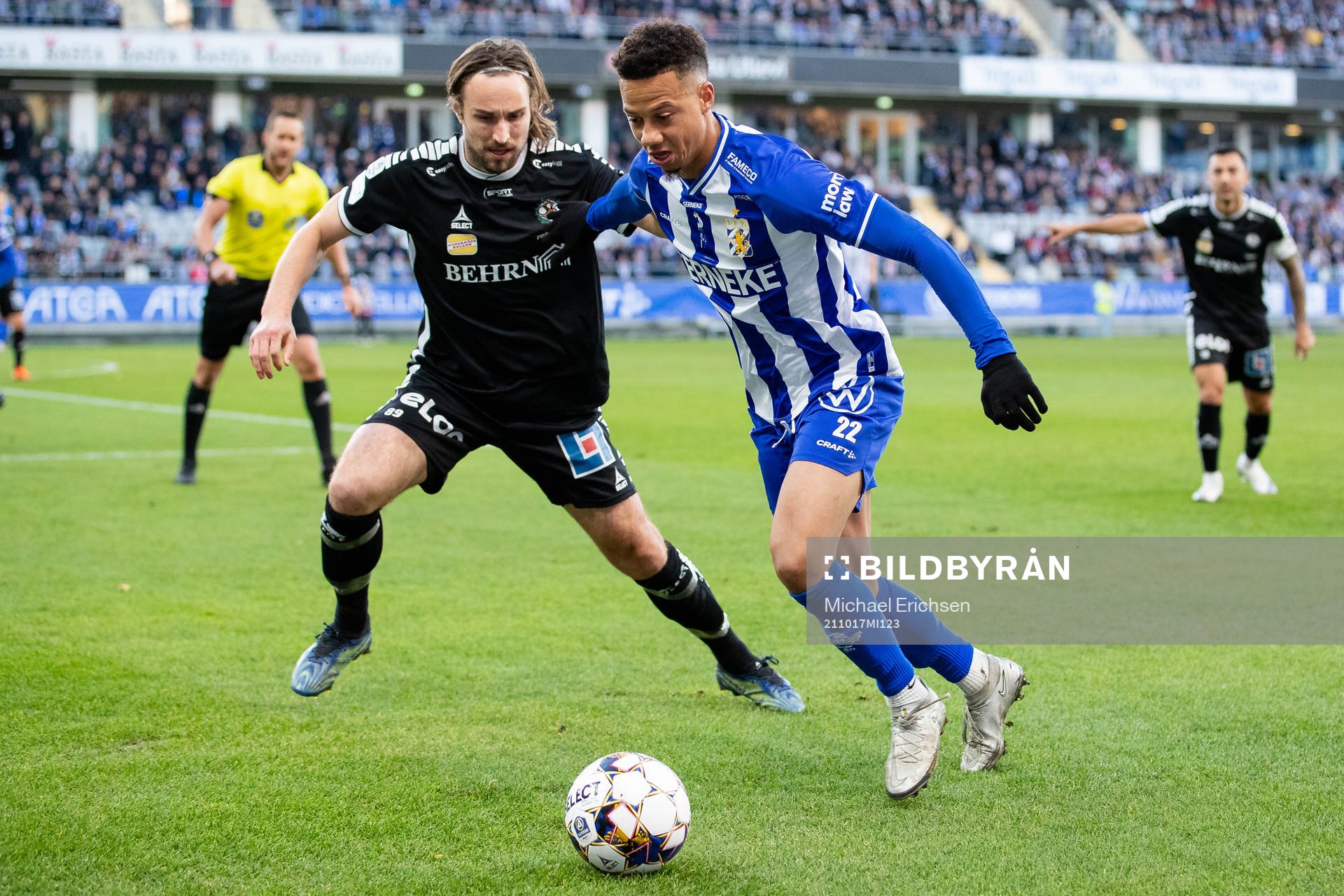 Örebros Kevin Walker och IFK Göteborgs Tobias Sana