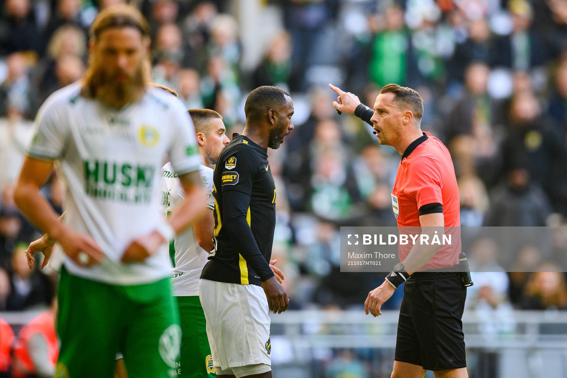 s Henok Goitom i samtal med domare Andreas Ekberg