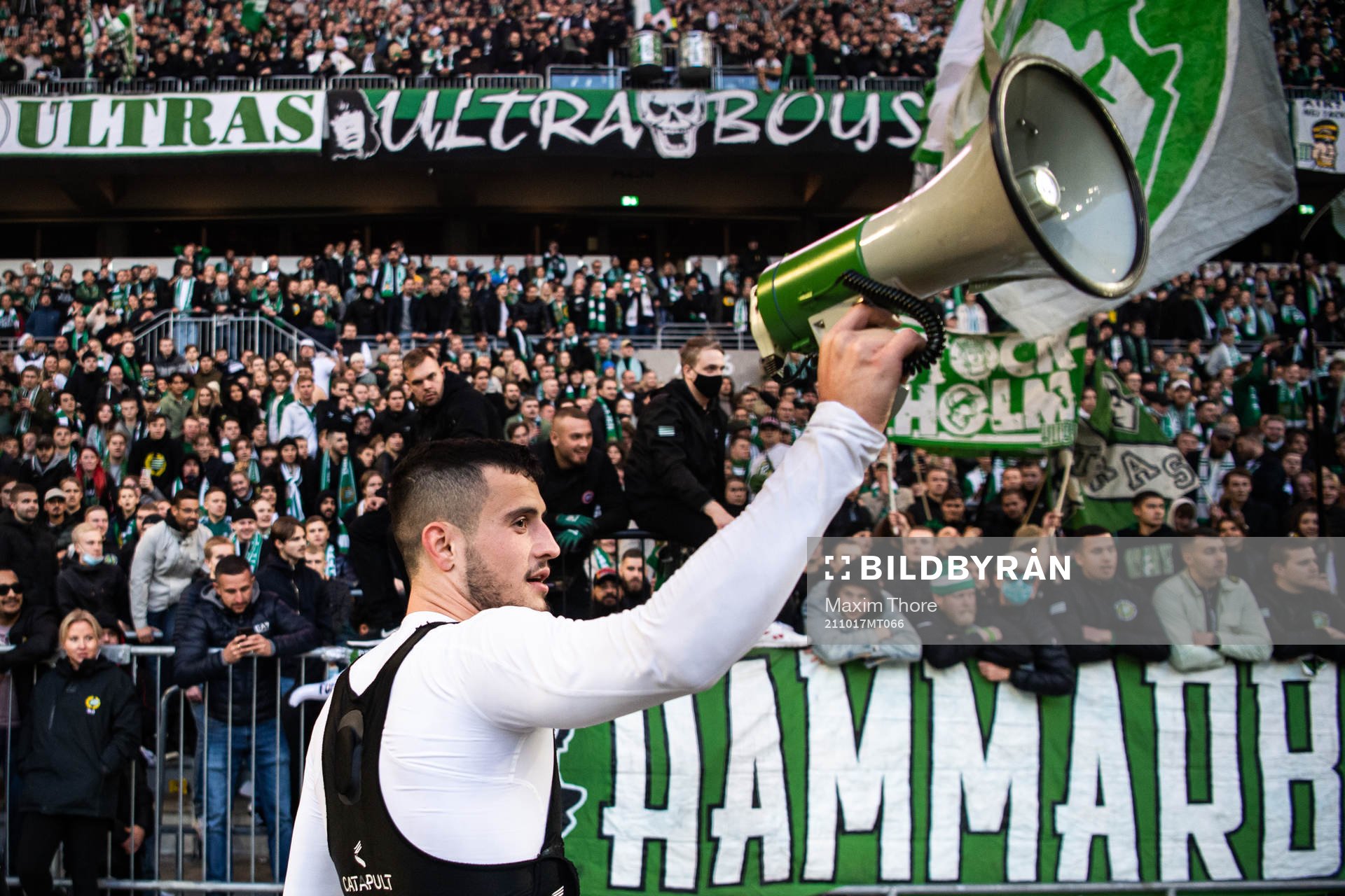 Hammarbys Astrit Selmani jublar efter fotbollsmatchen i Allsvenskan mellan Hammarby och AIK den 17 oktober 2021 i Stockholm. 