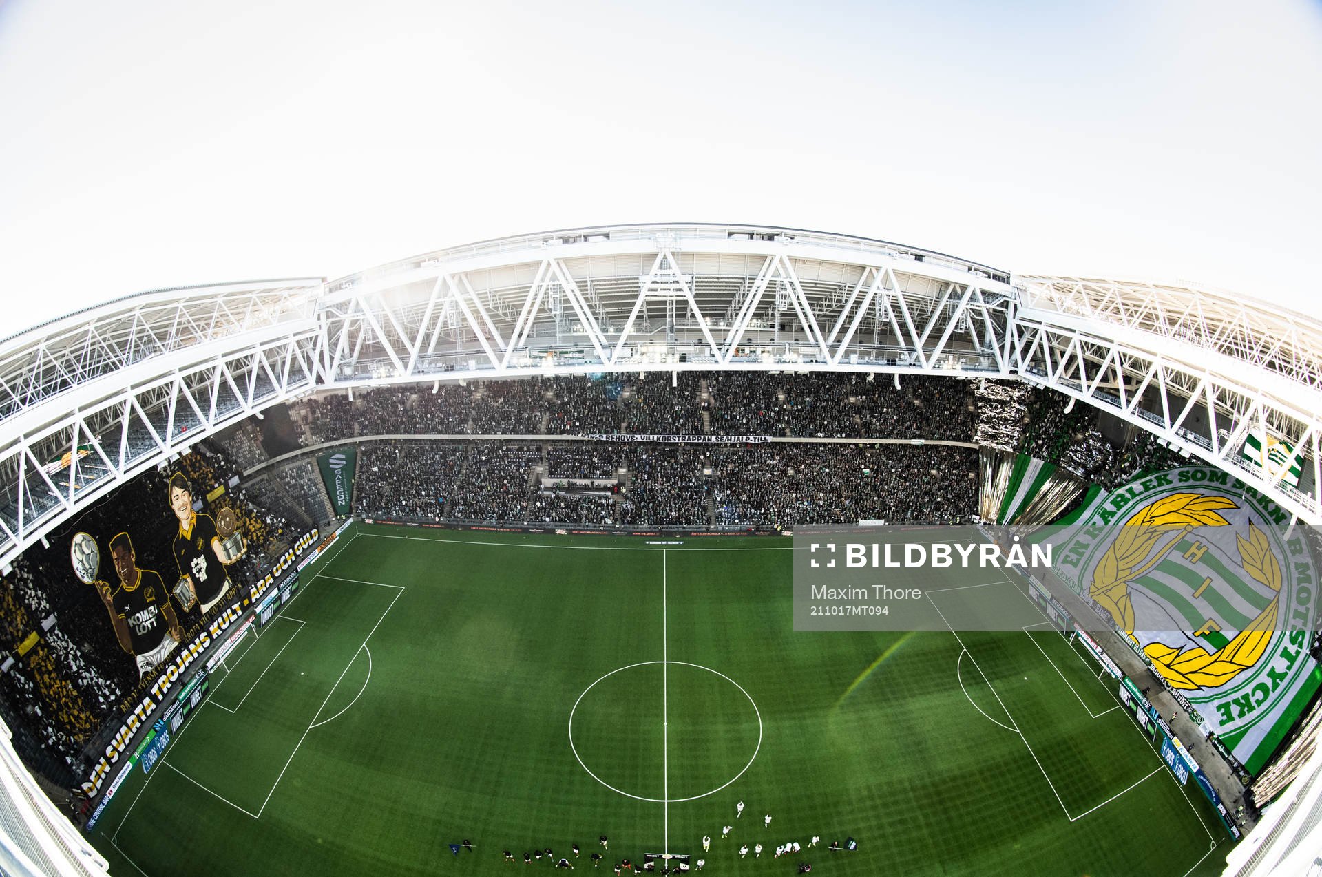 Supportrar från AIK och Hammarby med tifo