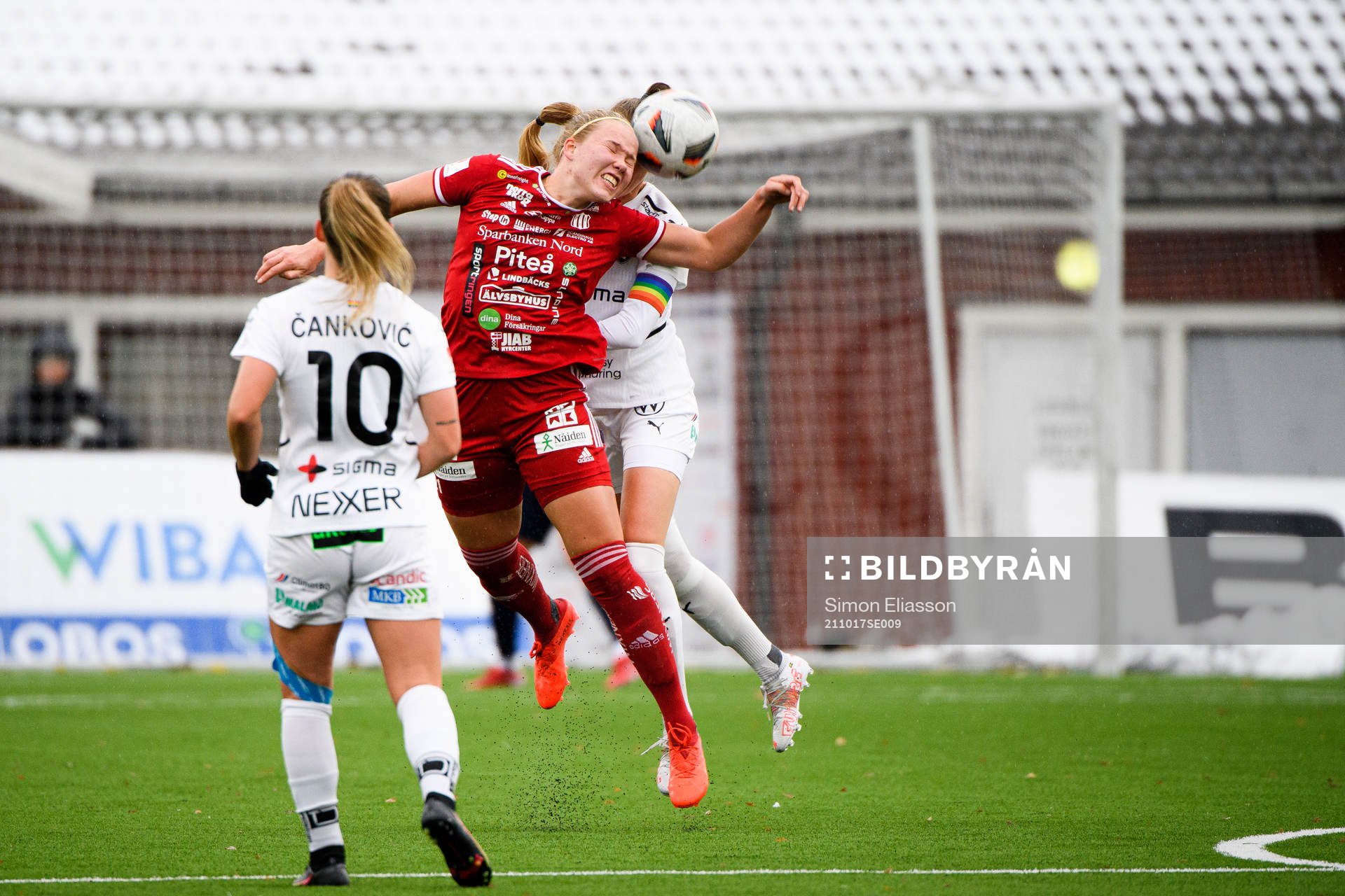 Rosengårds Emma Berglund och Piteås Hlin Eiriksdottir
