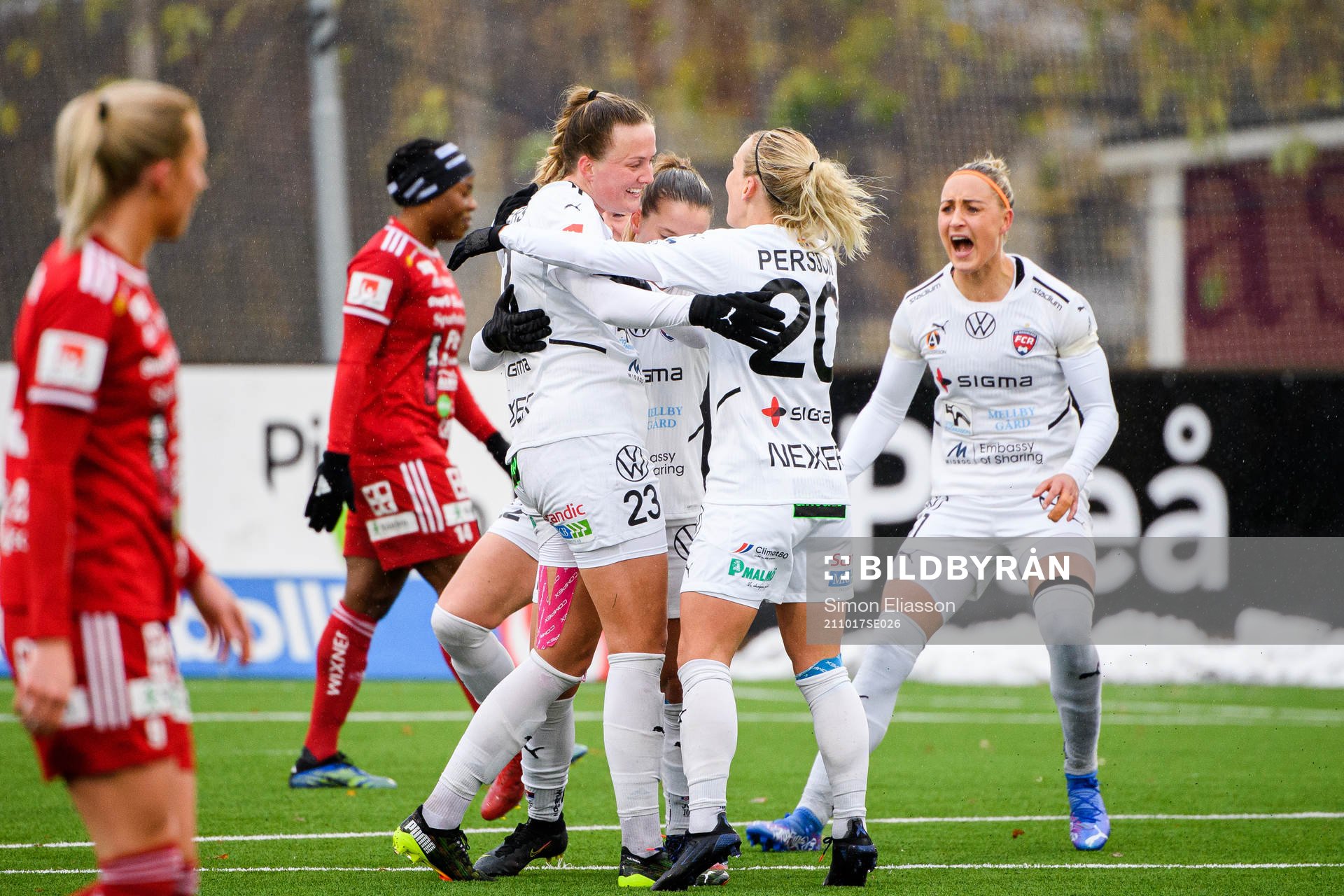 Rosengårds Stefanie Sanders jublar