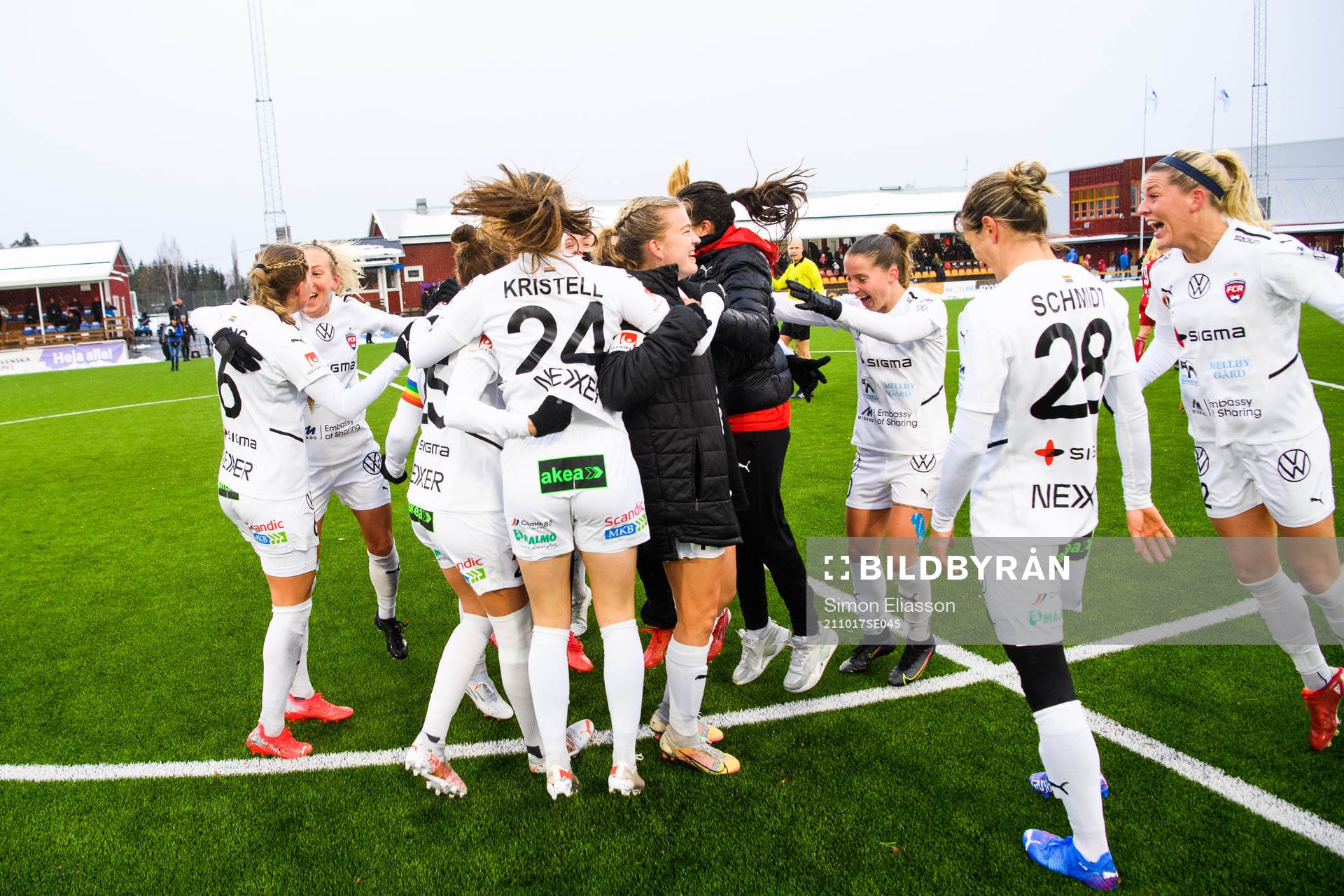 Rosengårds spelare jublar