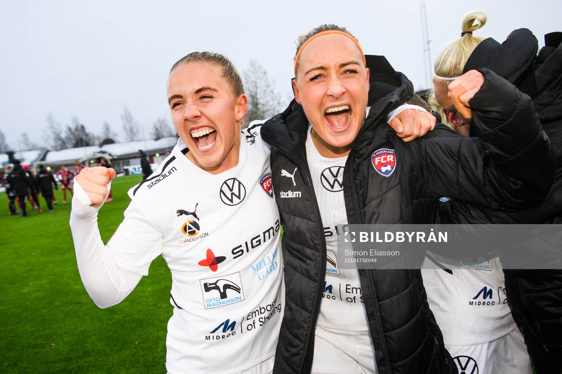 Rosengårds Mia Persson och Sanne Troelsgaard jublar