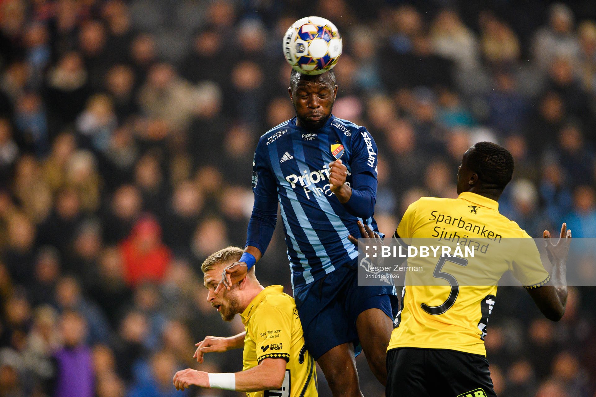 Djurgårdens Emmanuel Banda och Elfsborgs Maudo Lamine
