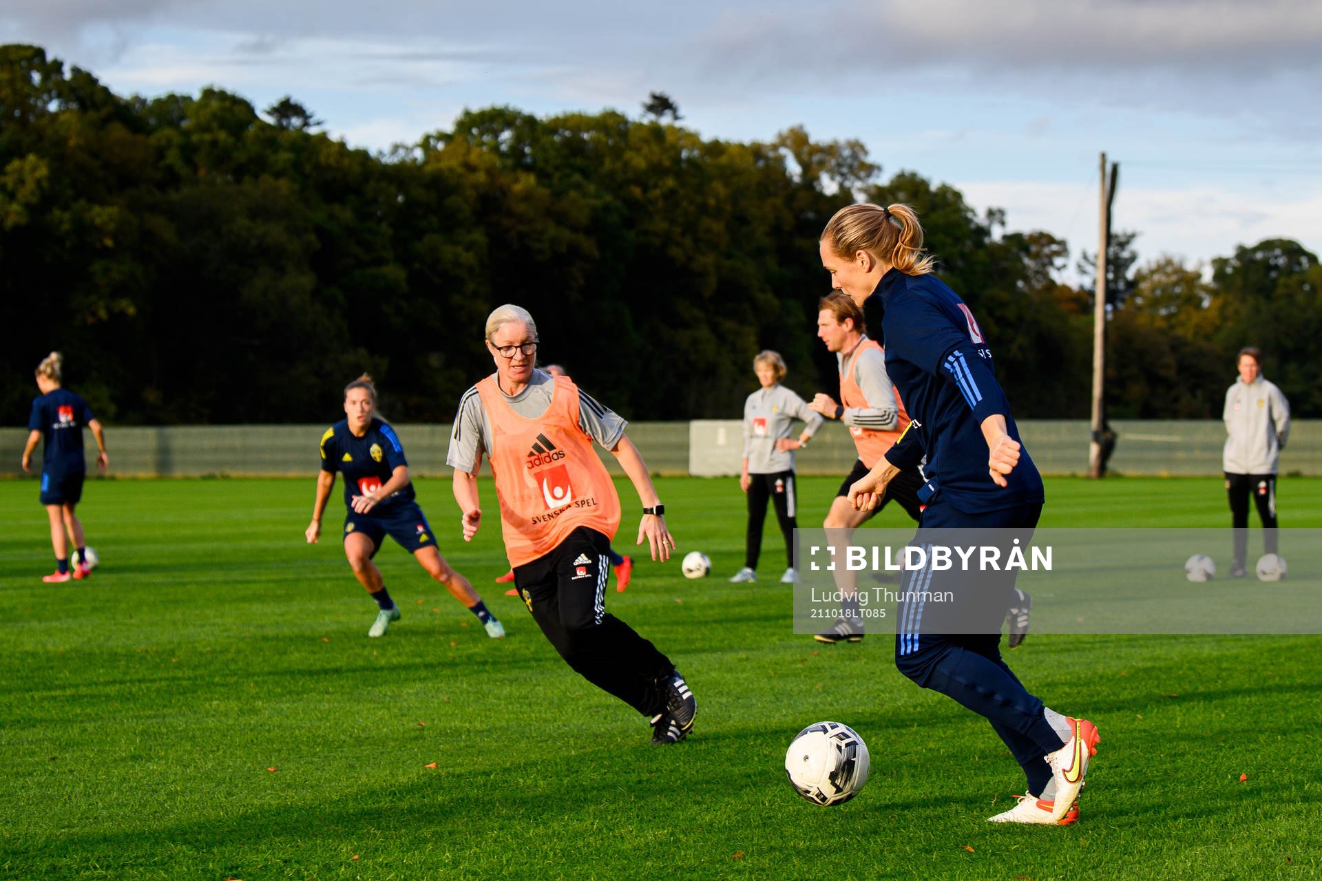 Victoria Sandell, assistant coach and Magdalena Eriksson of