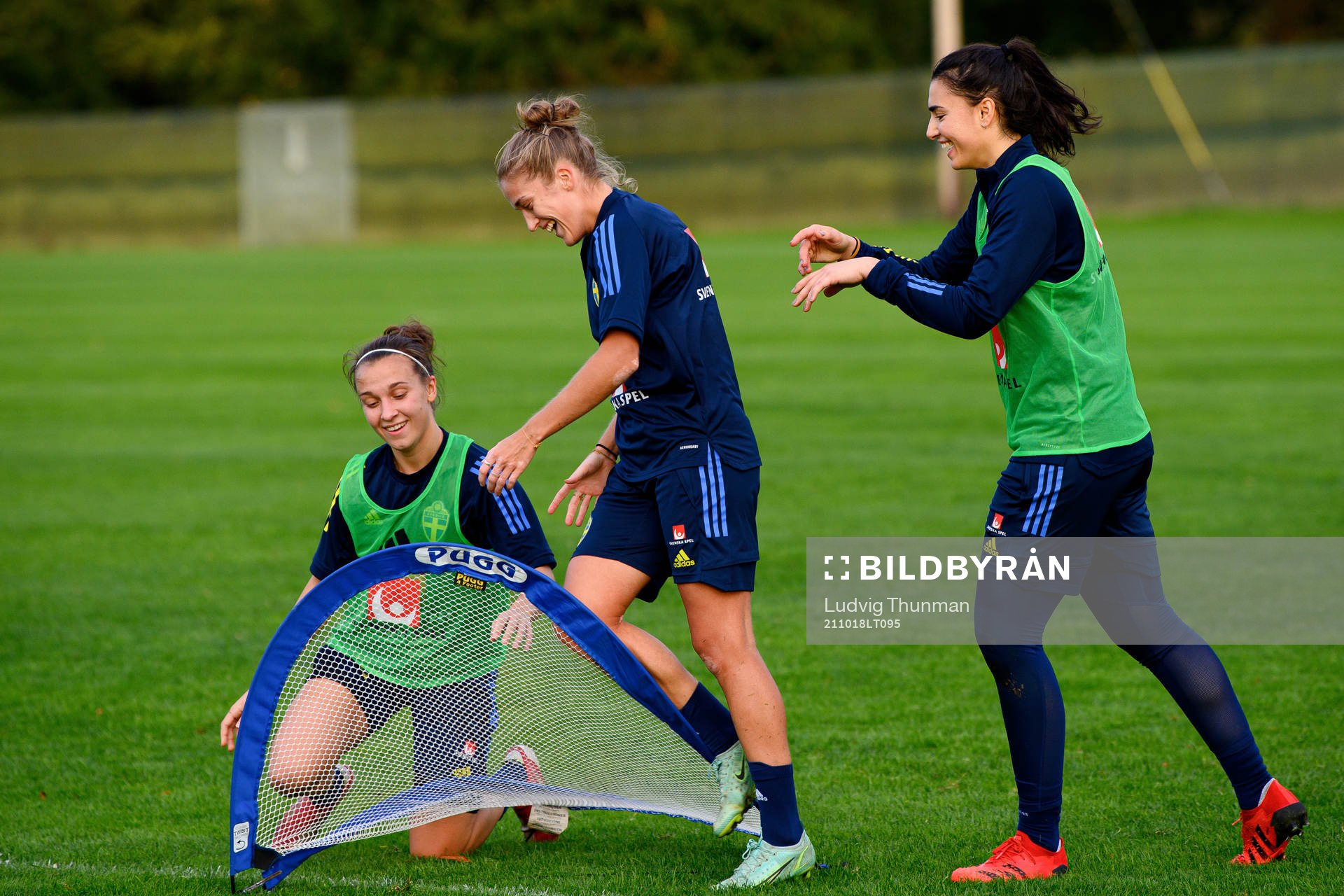 Julia Zigiotti Olme , Filippa Angeldahl and goalkeeper