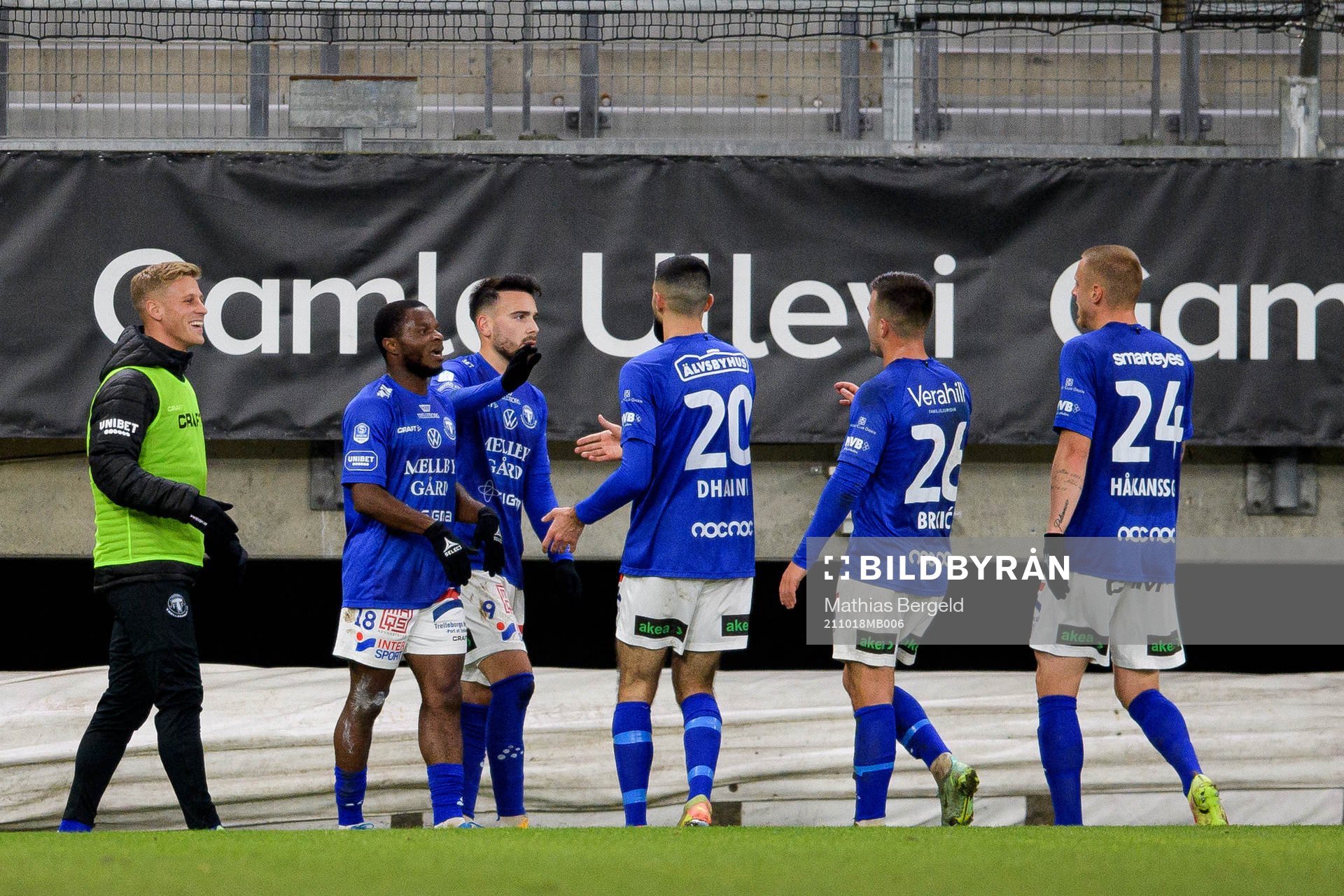 Trelleborgs spelare jublar med Dzenis Kozica