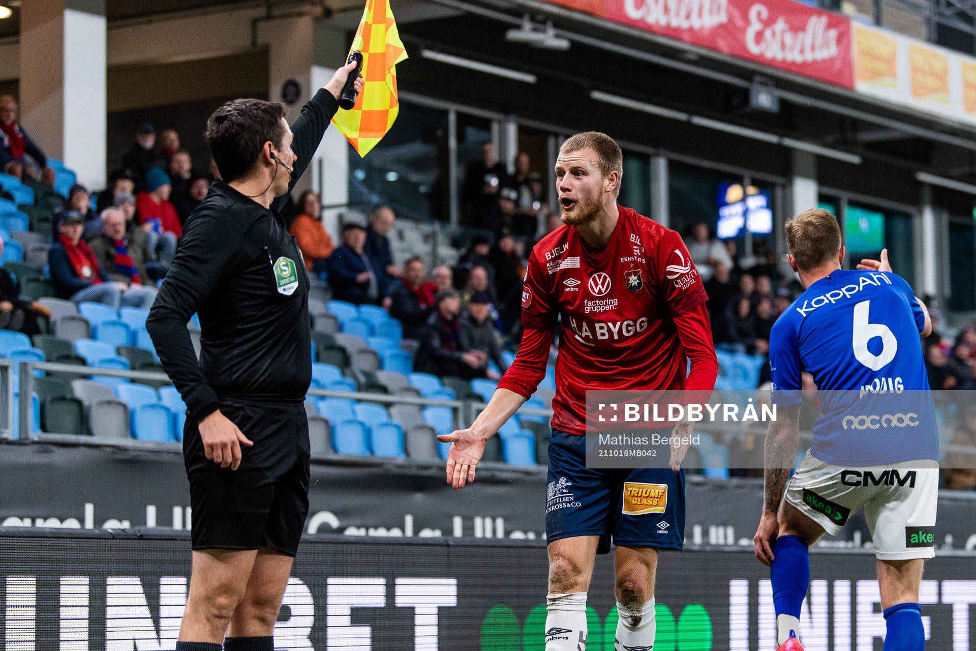 Örgrytes Elias Gustafson reagerar på en assisterande