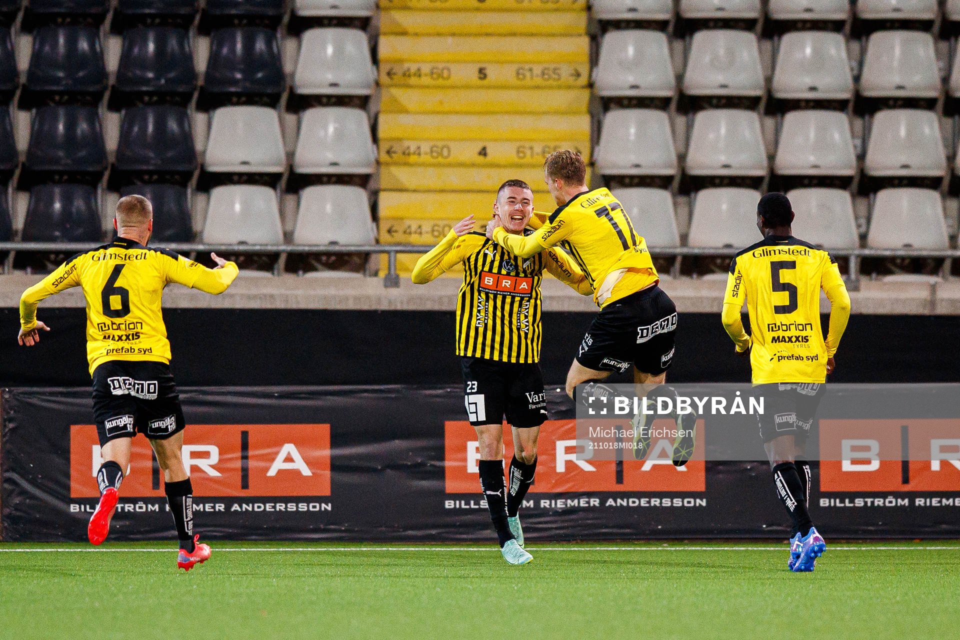 Häckens Patrik Wålemark jublar