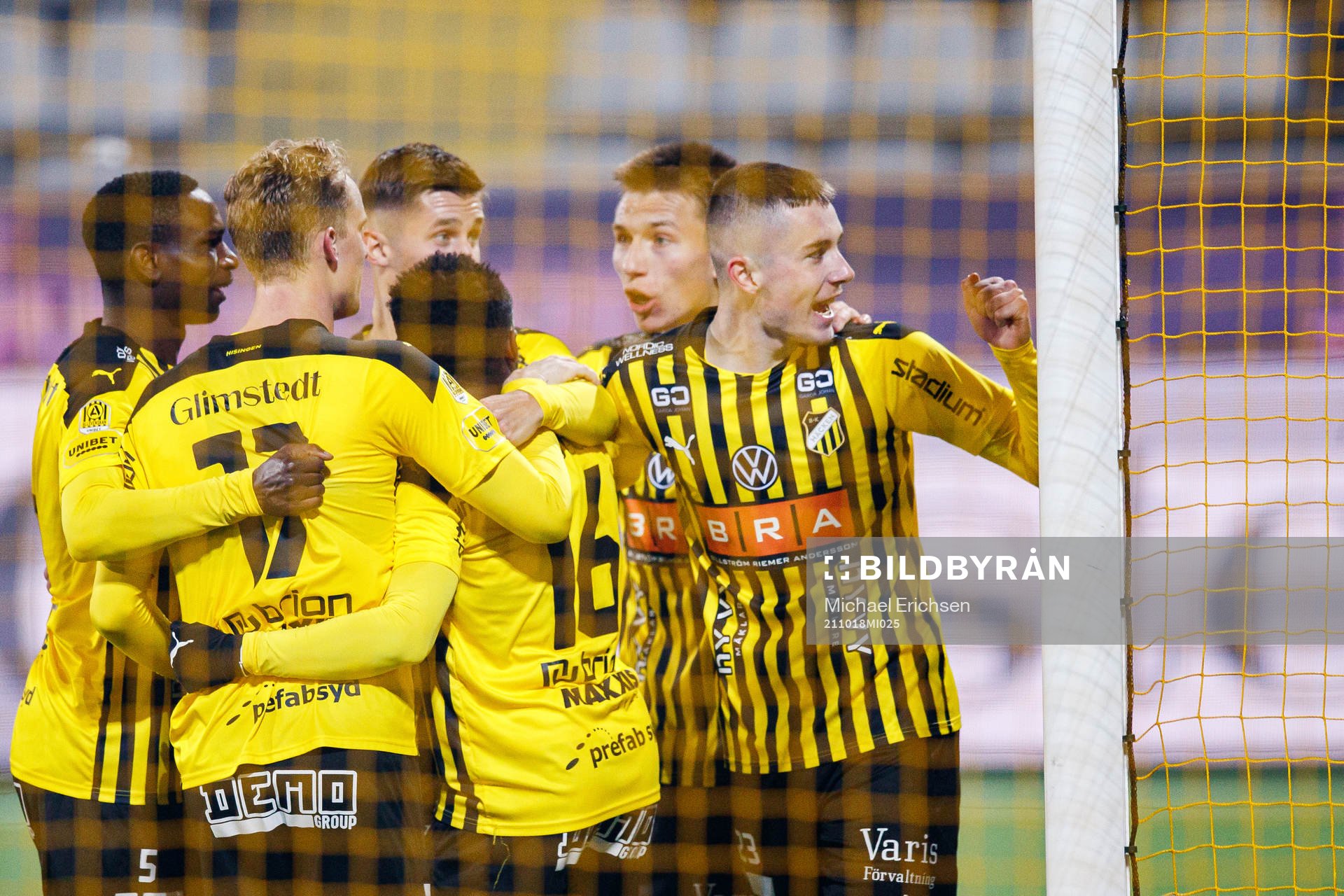 Häckens spelare jublar