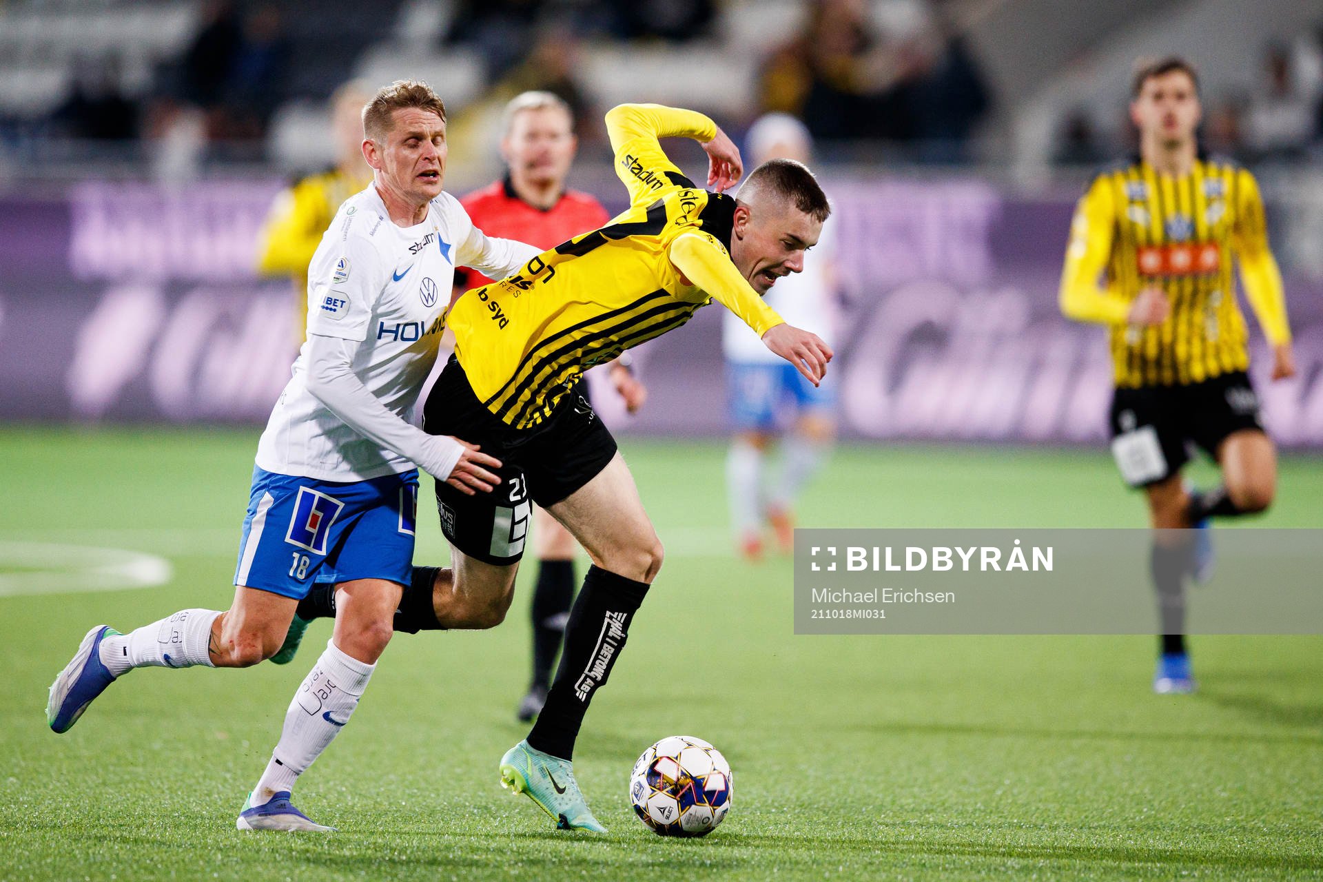 IFK Norrköpings Ari Skúlason och Häckens Patrik Wålemark