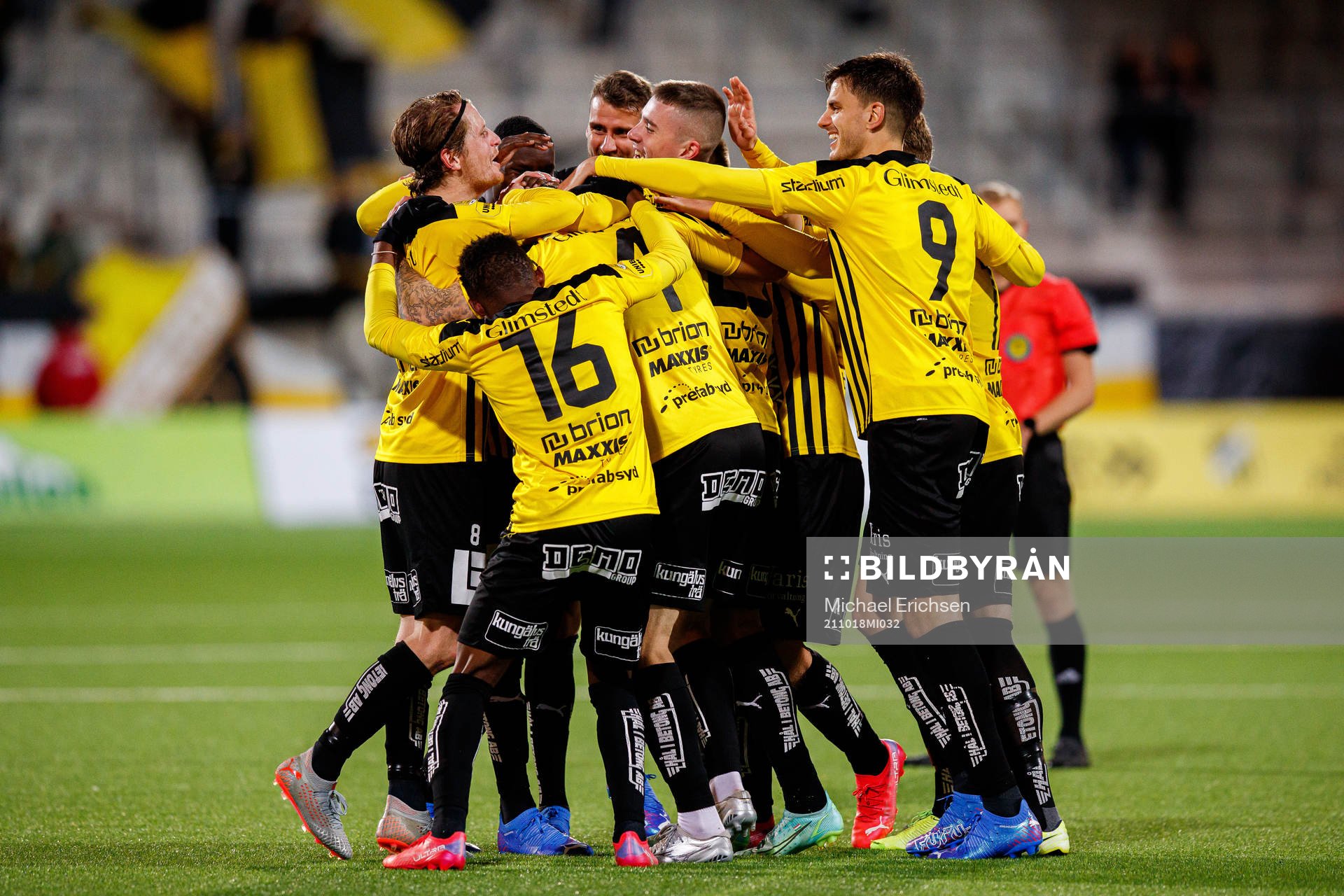 Häckens spelare jublar