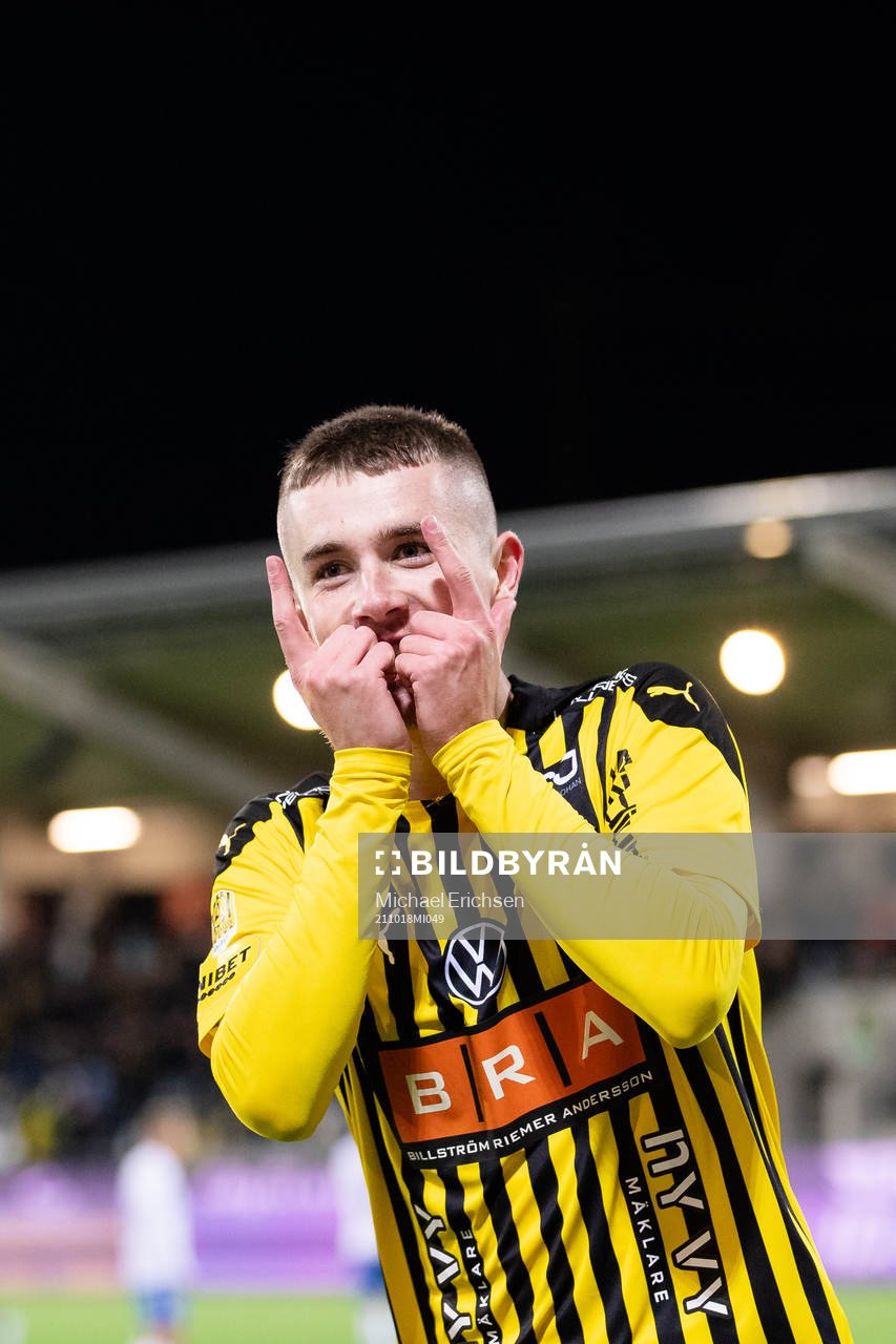 Häckens Patrik Wålemark jublar