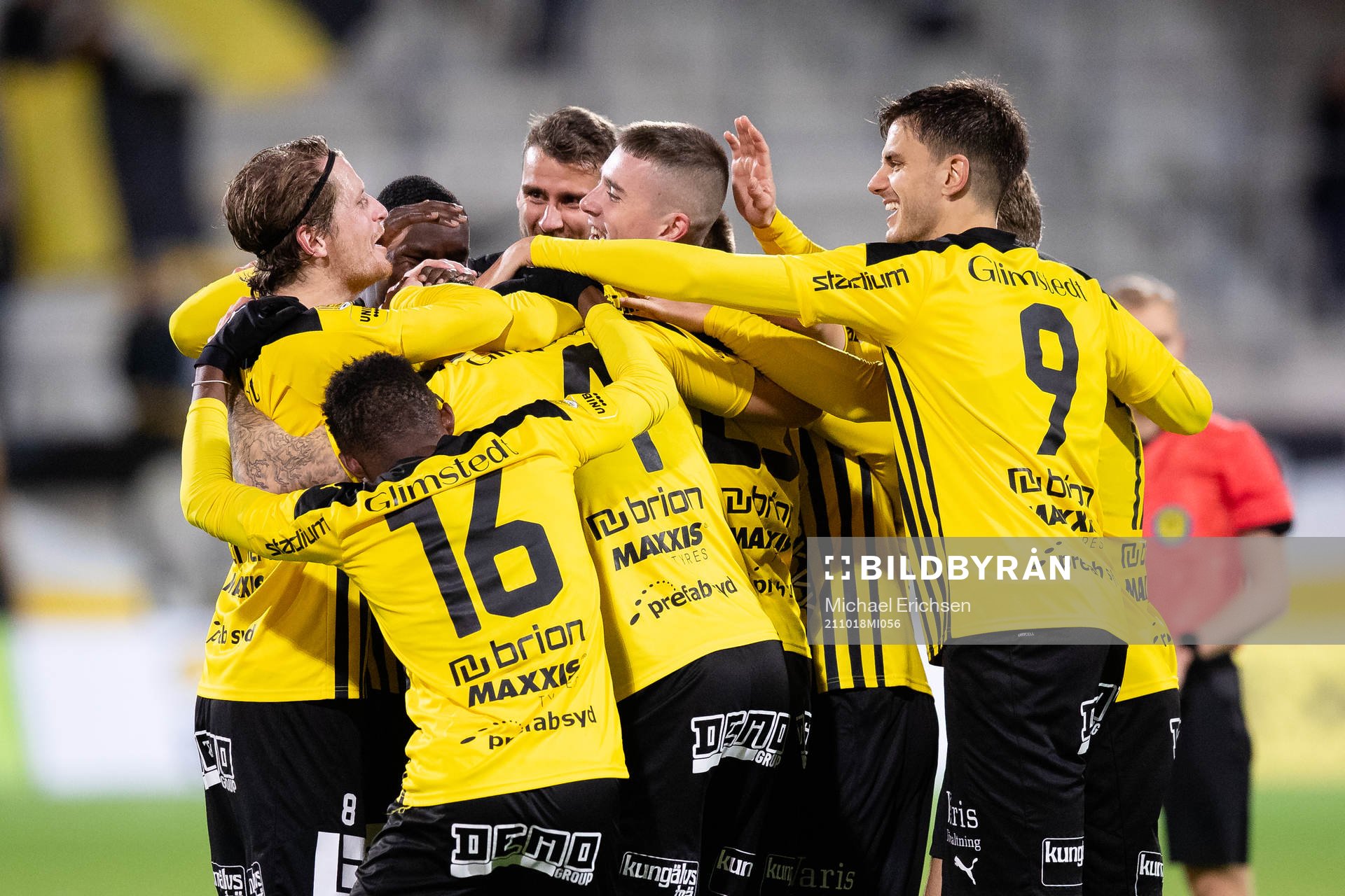 Häckens Joona Toivio jublar ihop med lagkamrater efter 4-0 under fotbollsmatchen i Allsvenskan mellan Häcken och IFK Norrköping den 18 oktober 2021 i Göteborg.