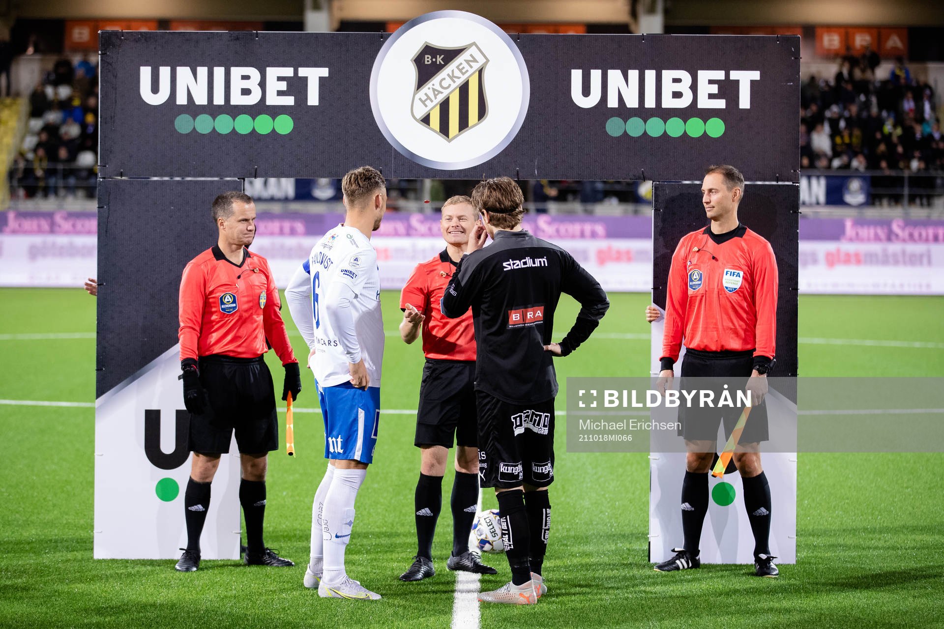 IFK Norrköpings Linus Wahlqvist och Häckens Erik Friberg