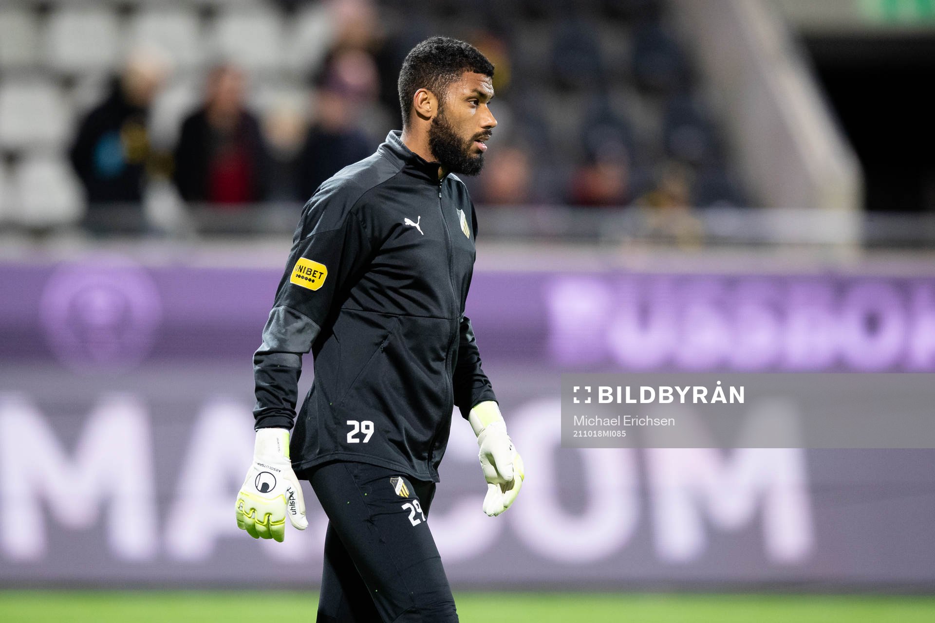 Häckens målvakt Jonathan Ursin Rasheed innan