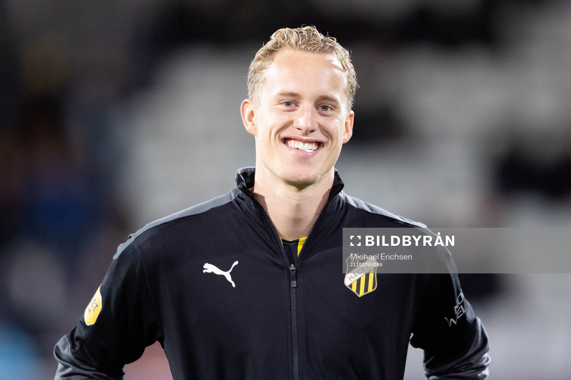 Häckens Gustav Berggren på line up innan fotbollsmatchen