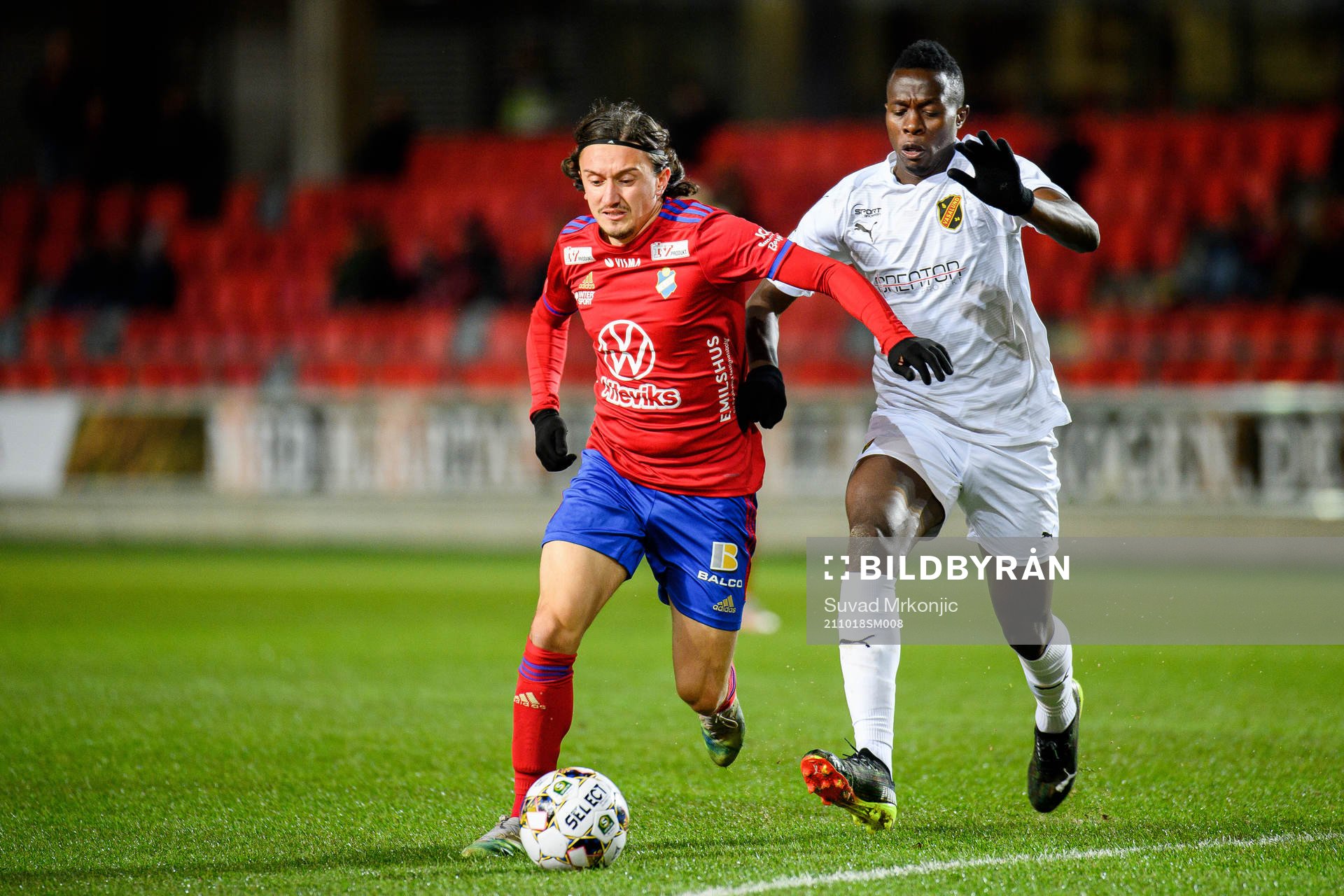 Östers Mattias Pavic och Vasalunds Anthony Wambani