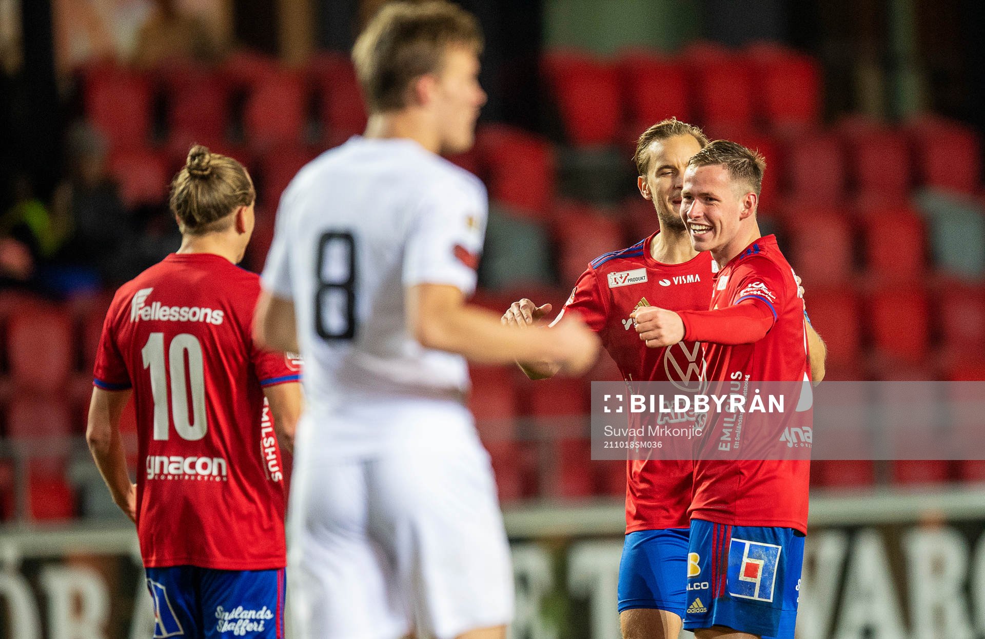 Östers Alex Thor Hauksson jublar efter 3-2 under fotbollsmatchen i Superettan mellan Öster och Vasalund den 18 oktober 2021 i Växjö. 