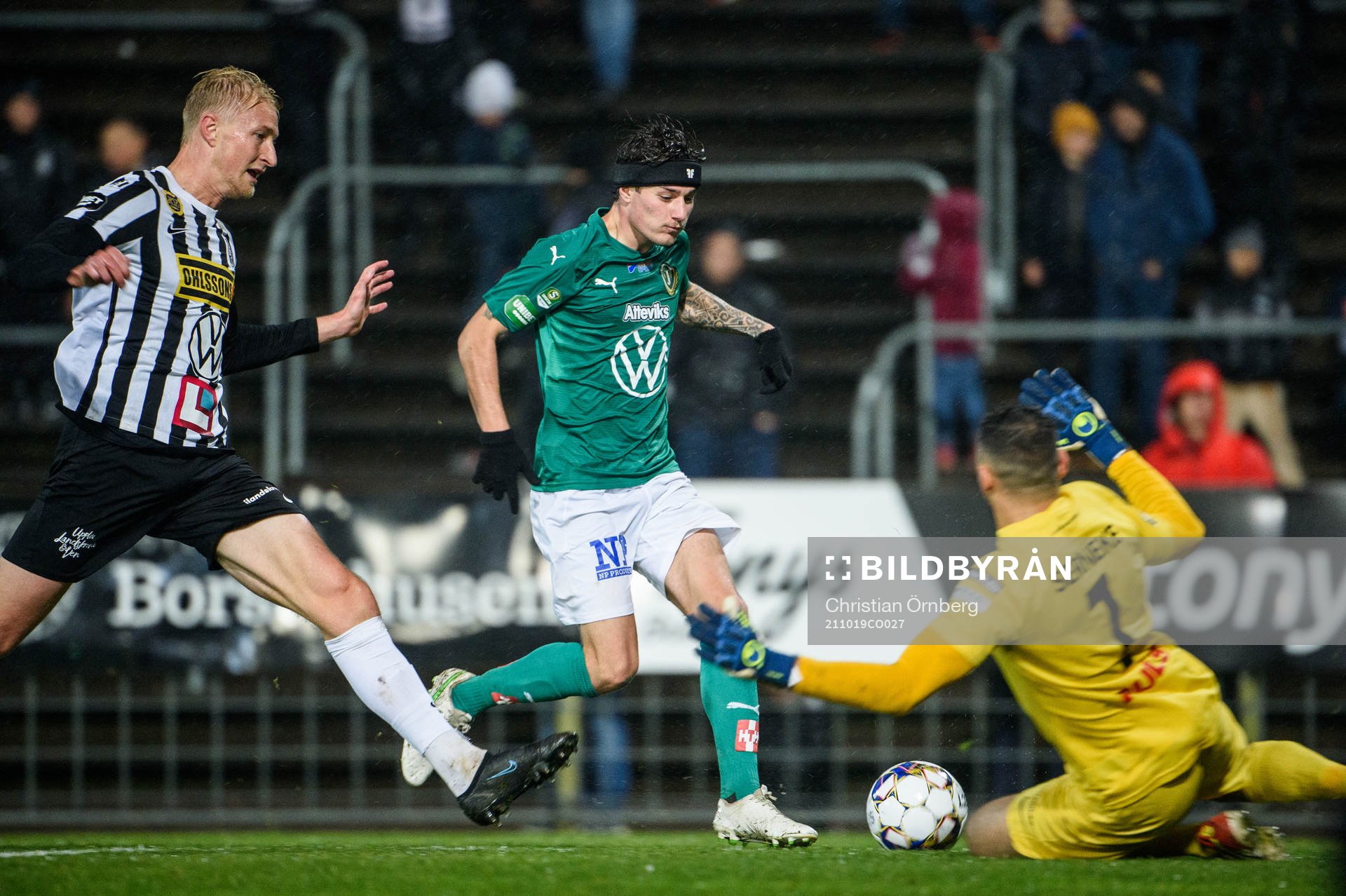 Jönköpings Adrian Edqvist under fotbollsmatchen i Superettan mellan Landskrona och Jönköpings Södra den 19 oktober 2021 i Landskrona.