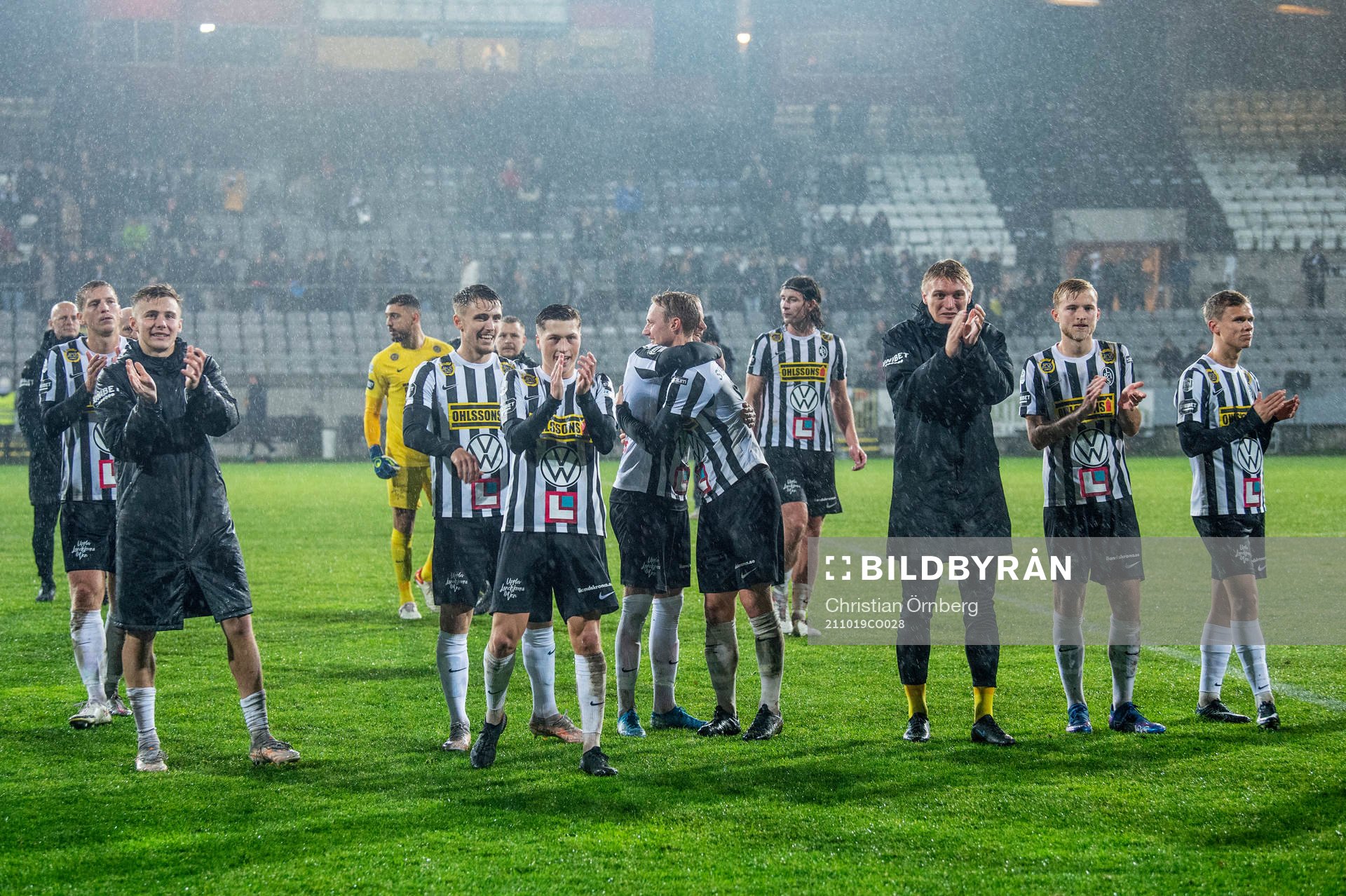 Landskronas spelare jublar åt vinsten i fotbollsmatchen i Superettan mellan Landskrona och Jönköpings Södra den 19 oktober 2021 i Landskrona.
