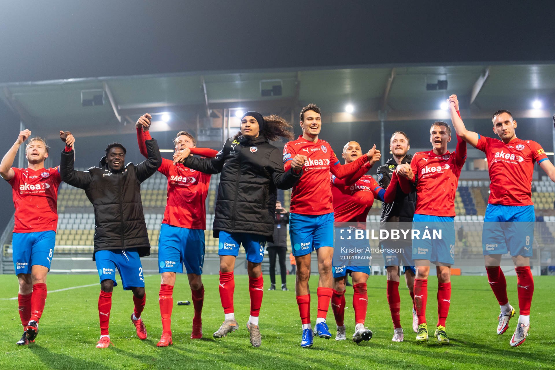 Helsingborgs spelare jublar efter fotbollsmatchen i Superettan mellan Falkenberg och Helsingborg den 19 oktober 2021 i Falkenberg.