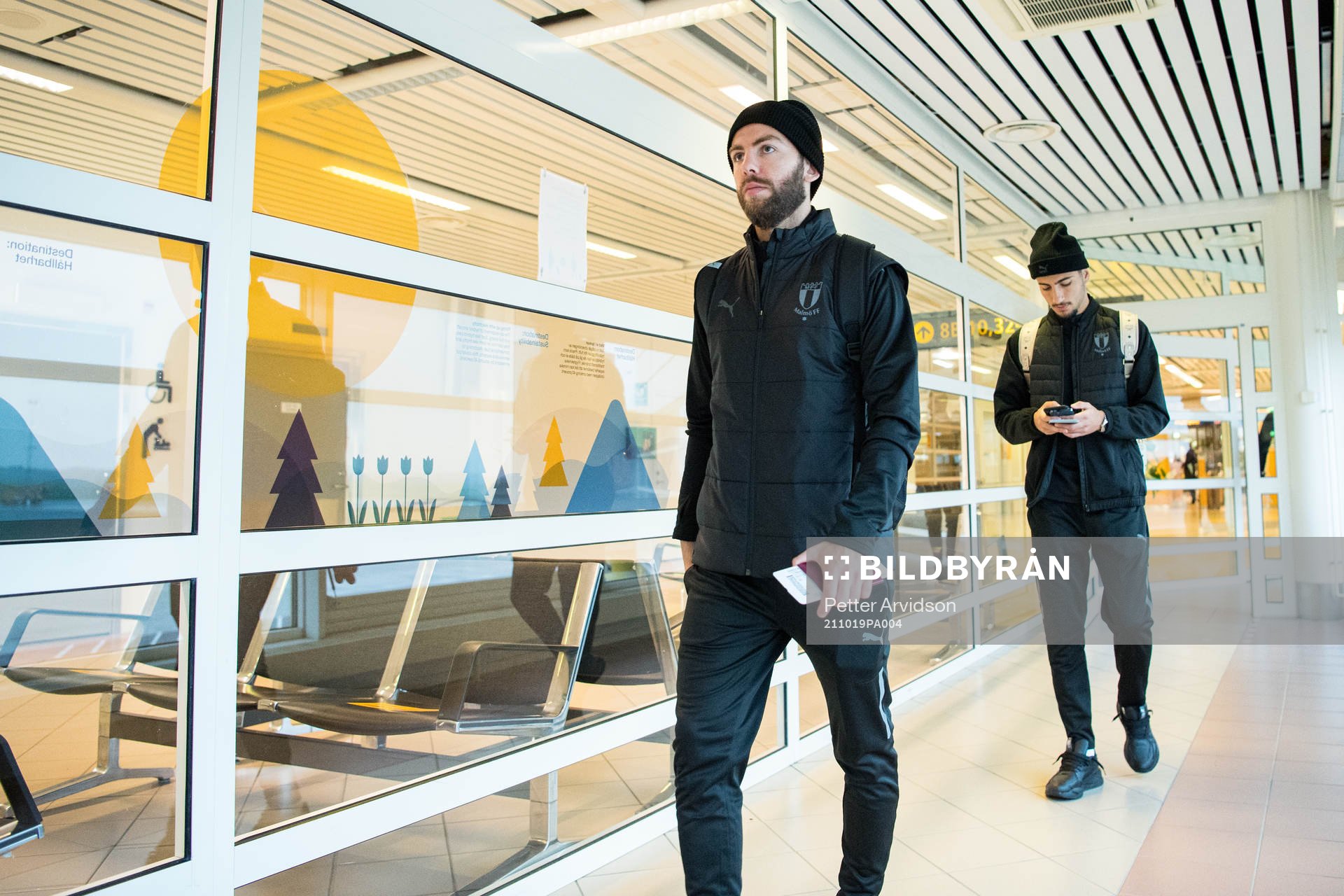 Erdal Rakip and Peter Gwargis of Malmö FF