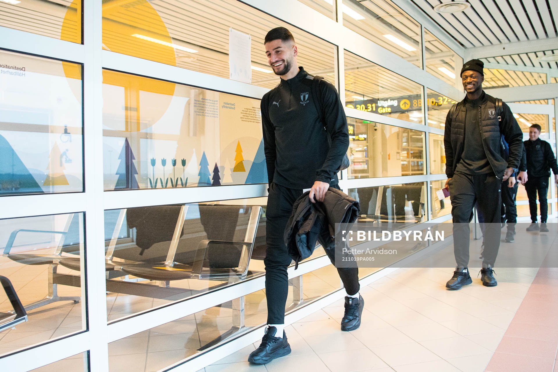 Antonio Colak and goalkeeper Ismael Diawara of Malmö FF