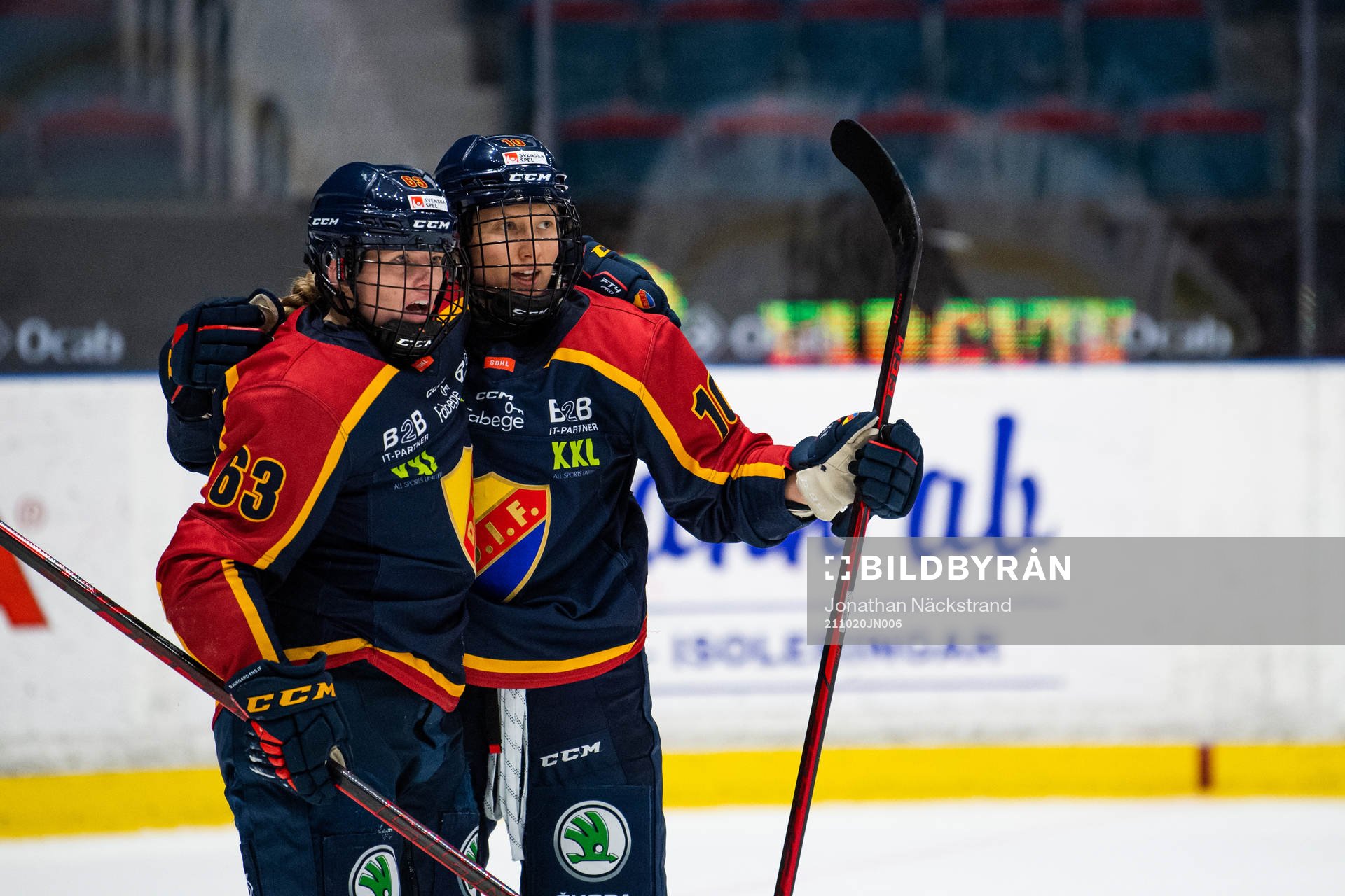 Djurgårdens Hannah Miller jublar med lagkamrater