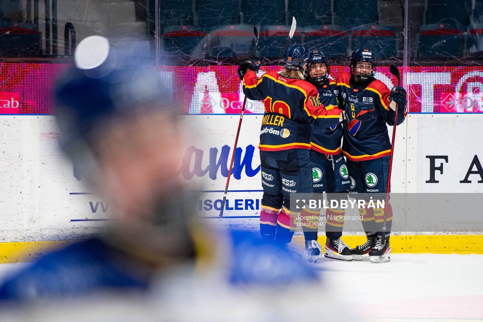 Djurgårdens Nicole Hall jublar med lagkamrater
