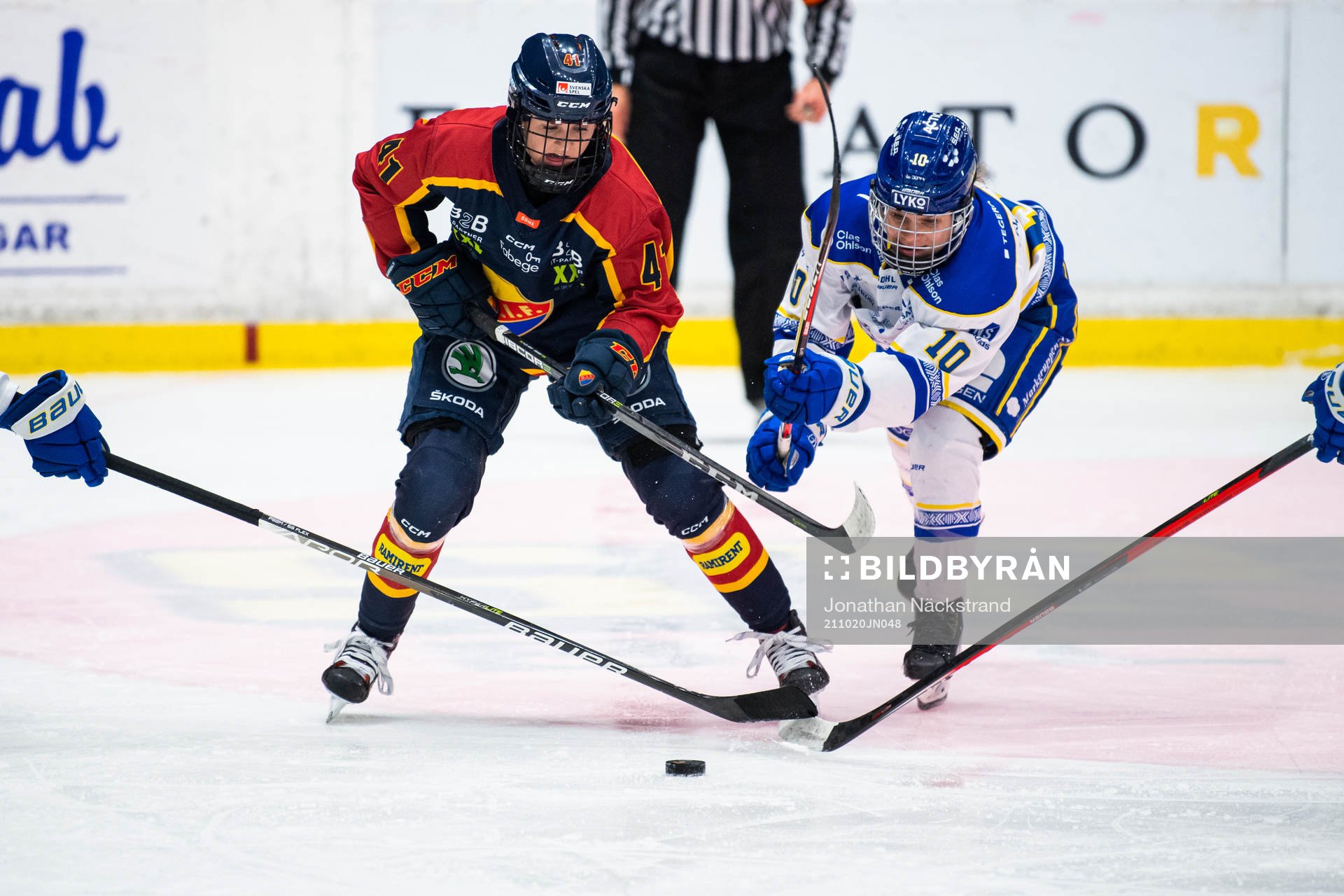 Djurgårdens Sofie Lundin och Leksands Phoebe Staenz