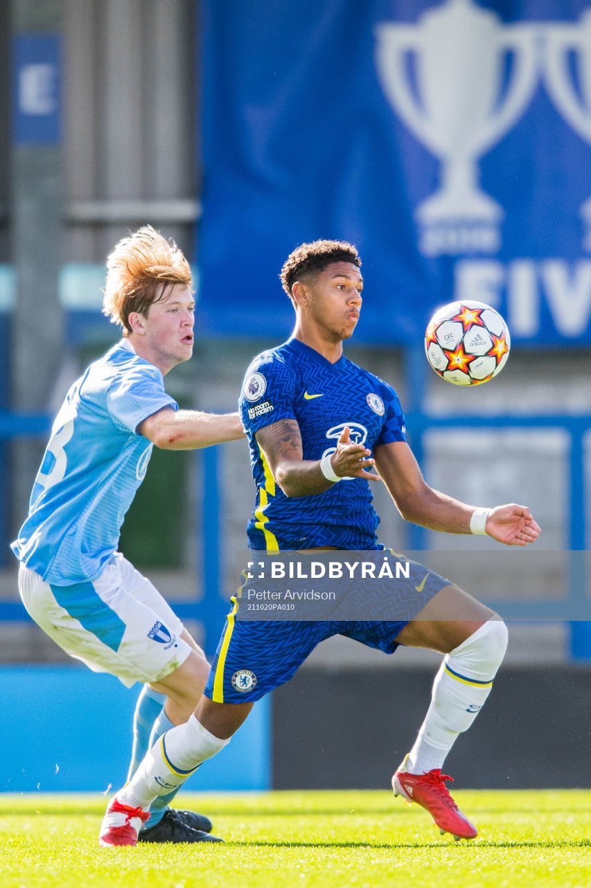 Pontus Strömberg of Malmö FF and Bryan Fiabema of Chelsea during the UEFA Youth League match between Chelsea and Malmö FF on October 20, 2021 in London.