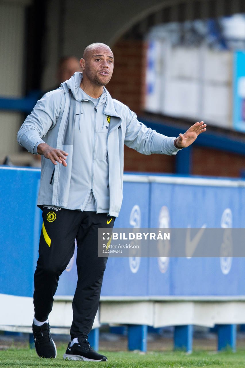 Andy Myers, head coach of Chelsea