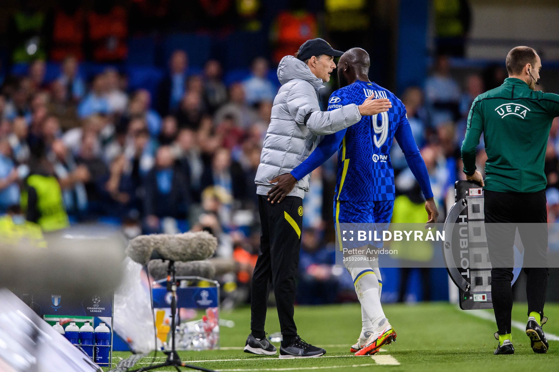 Romelu Lukaku of Chelsea is being subsituted