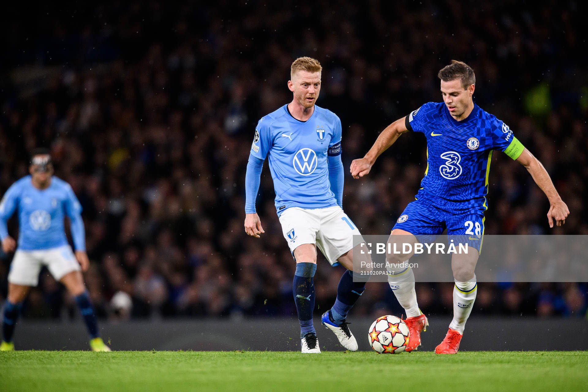 Anders Christiansen of Malmö FF and Cesar Azpilicueta of