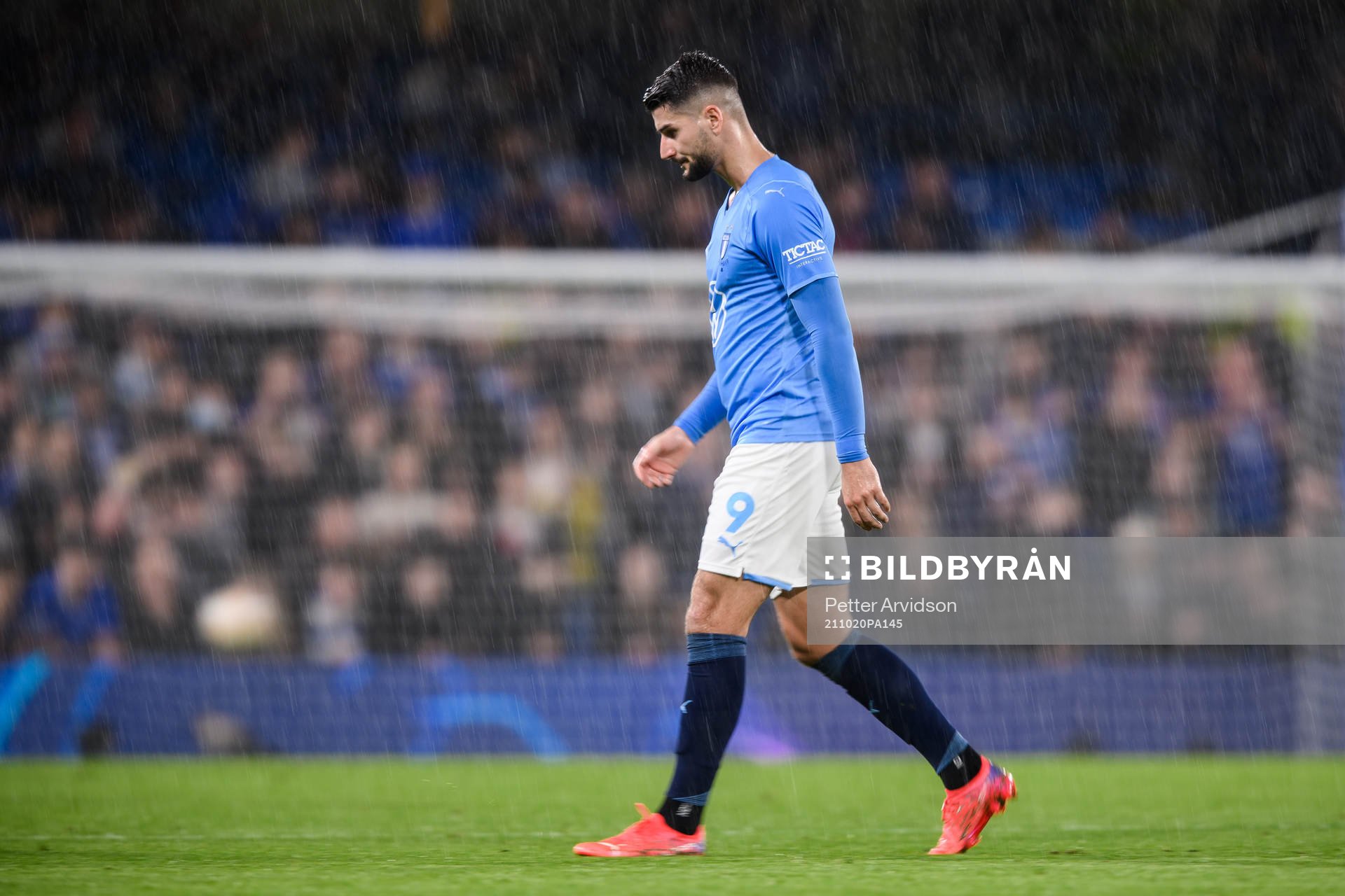 Antonio Colak of Malmö FF looks dejected