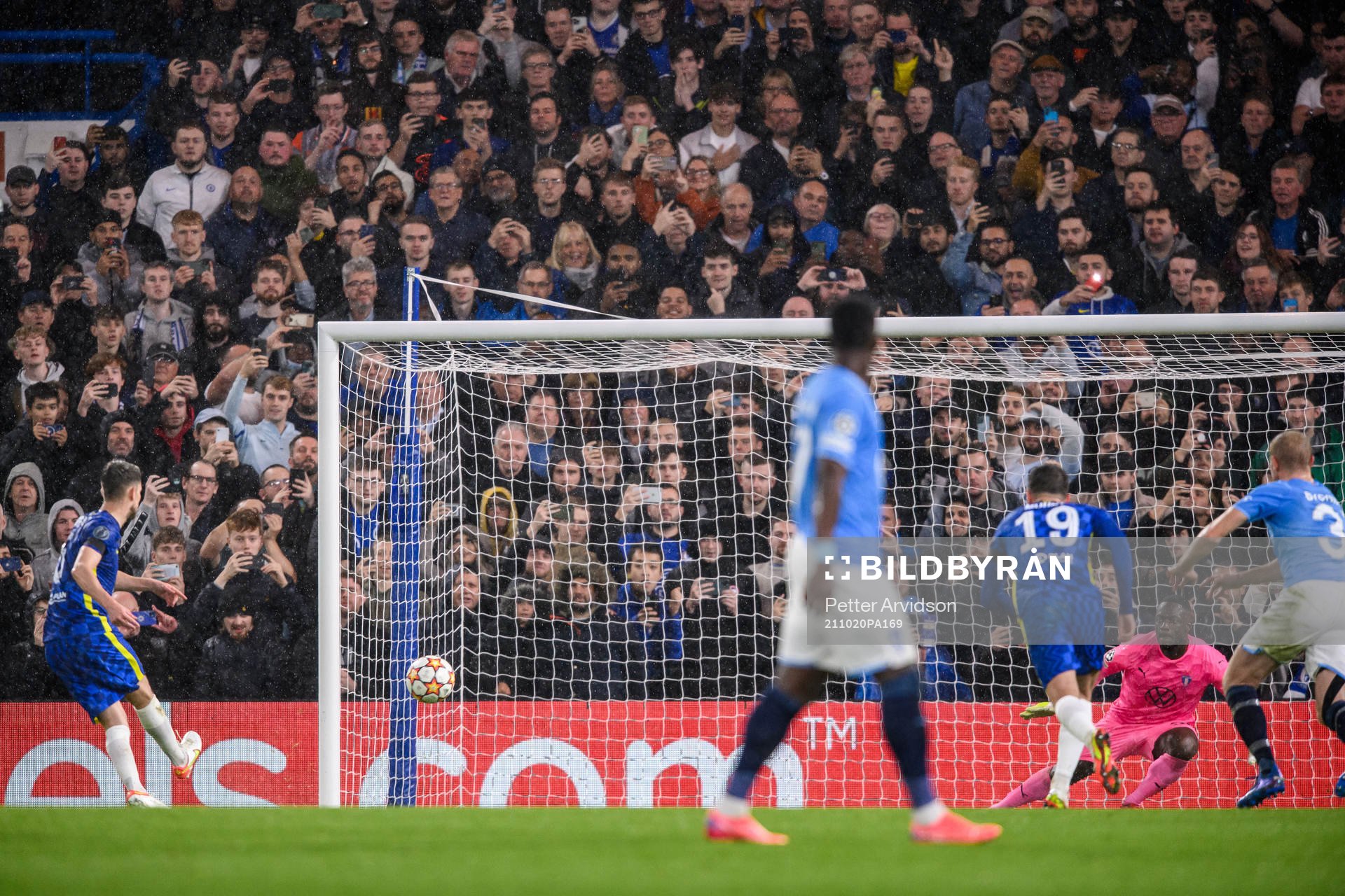 Jorginho of Chelsea scores 4-0