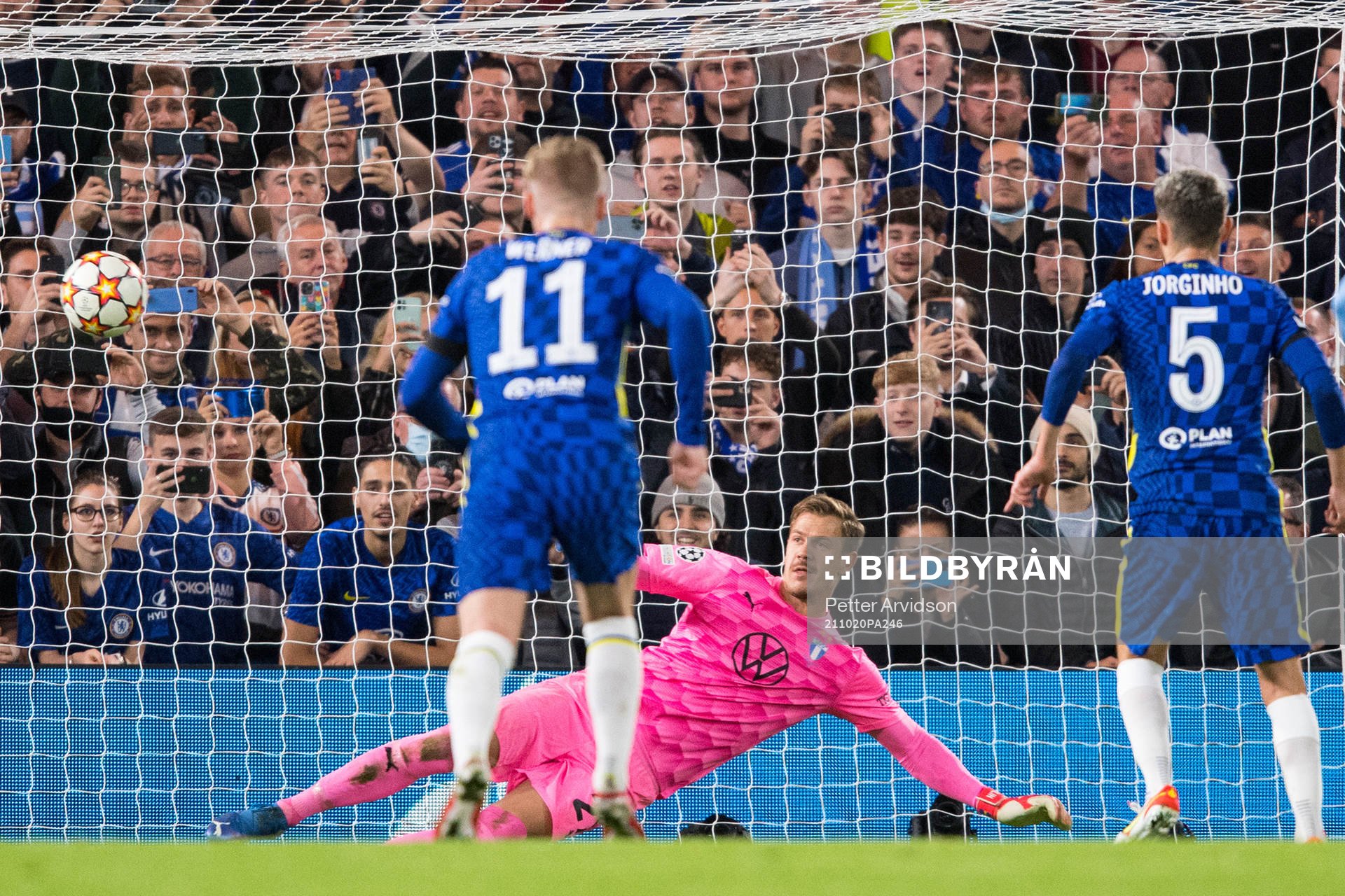 Jorginho of Chelsea scores 2-0