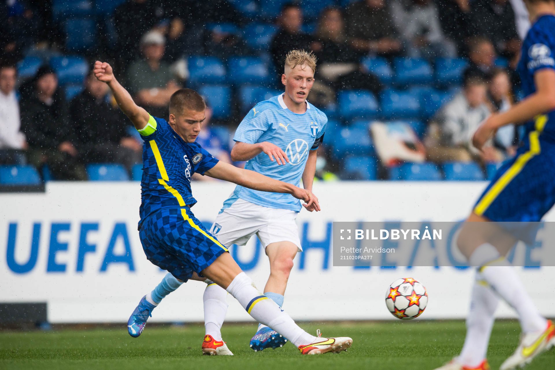 Alfie Gilchrist of Chelsea and Melker Widell of Malmö FF