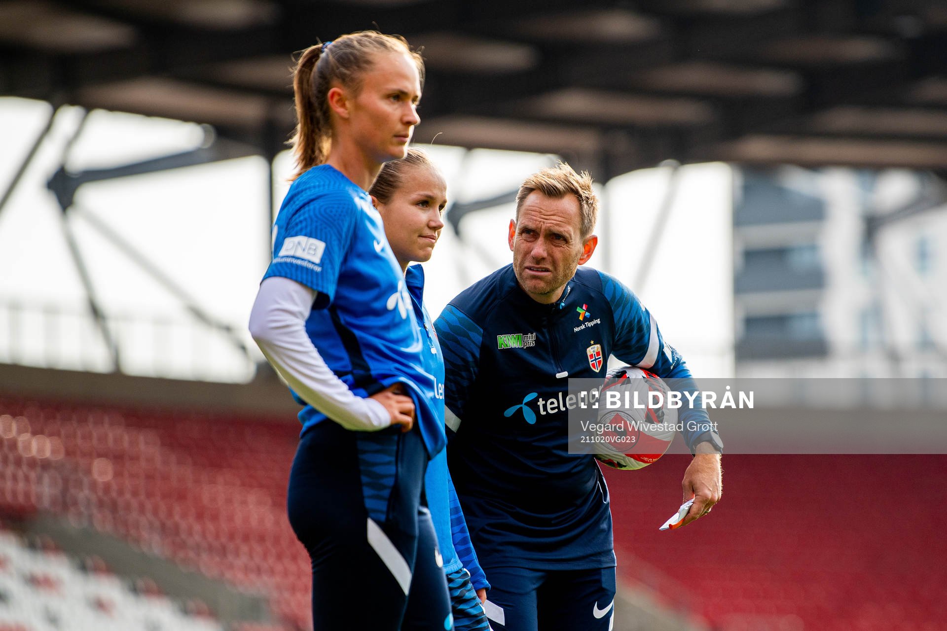 Caroline Graham Hansen, Guro Reiten and Martin Sjögren,
