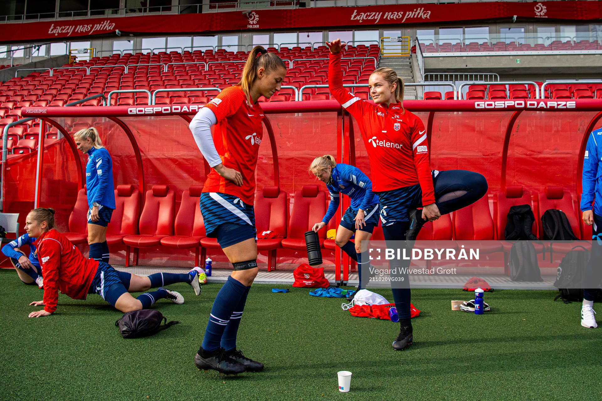 Goalkeepers Cecilie Fiskerstrand and Guro Pettersen of the