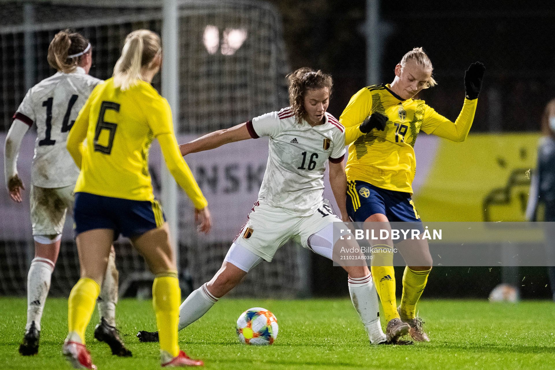 Wilma Carlsson of Sweden and of Belgium Merkelbach Hanne during the international friendly football match between Sweden and Belgium on October 21, 2021 in Hässleholm.
